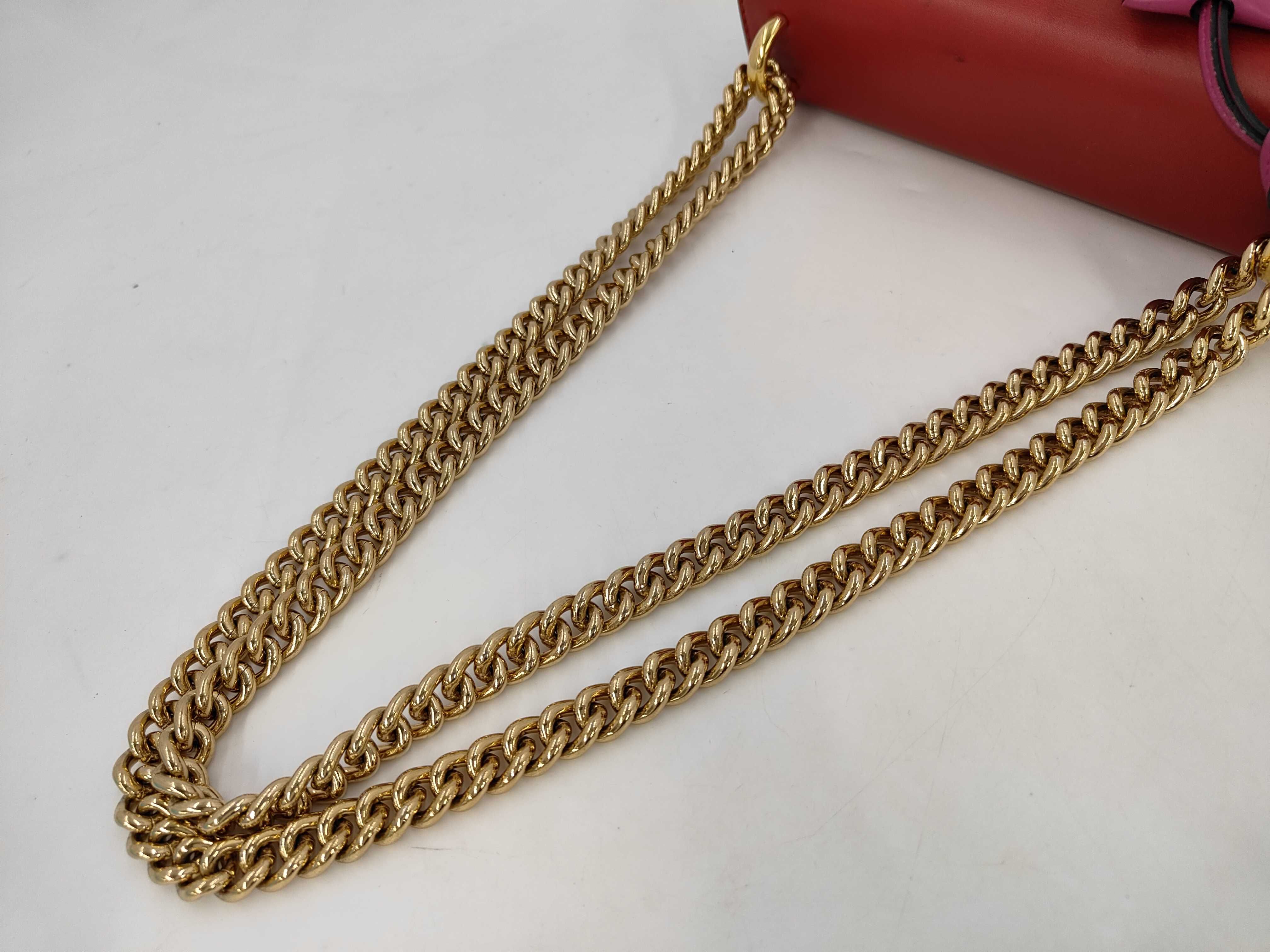 GG Supreme Padlock Chain Shoulder Bag — view 3