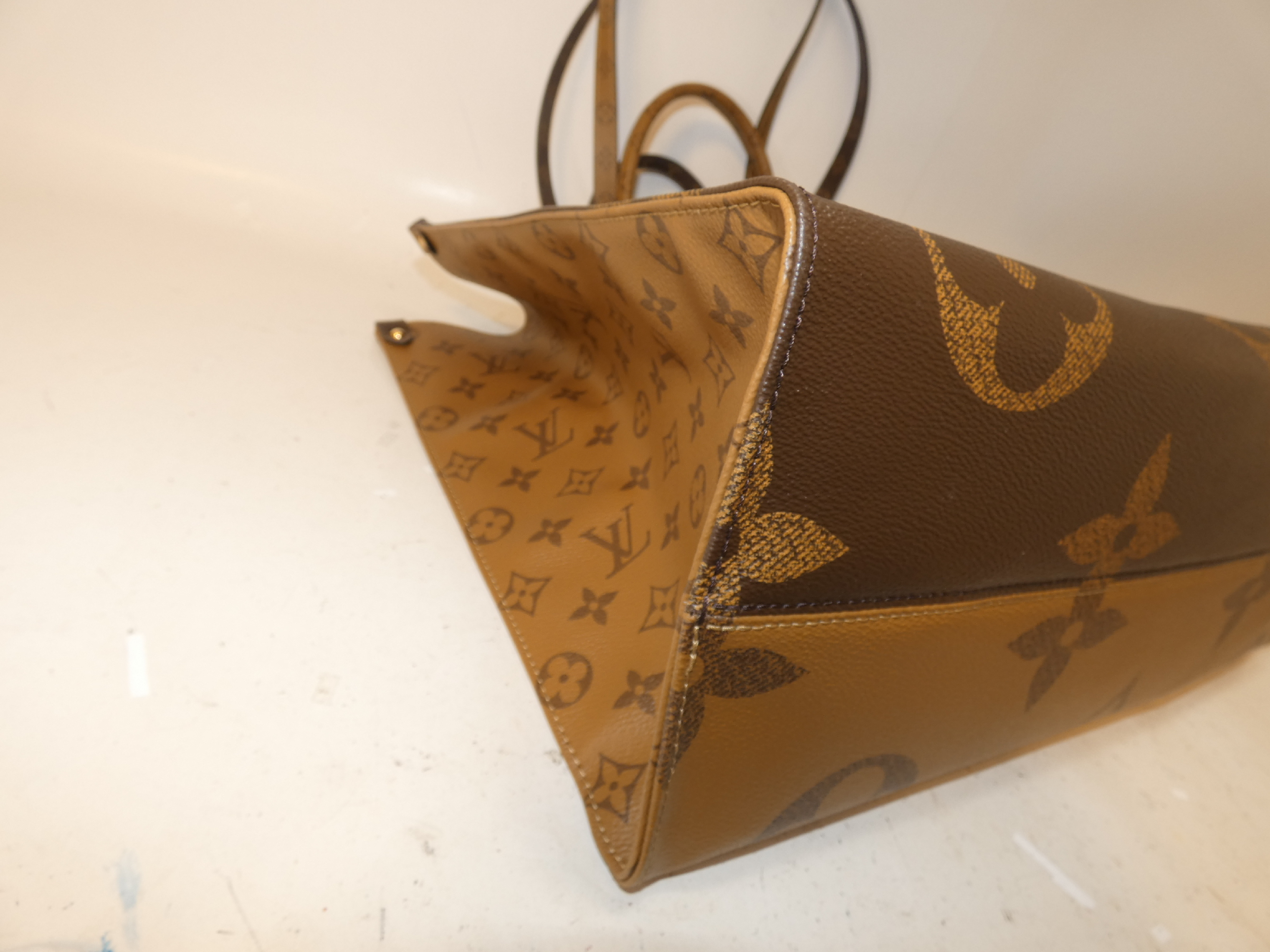 OnTheGo GM Monogram Giant Reverse Hand Shoulder Handbag — view 7