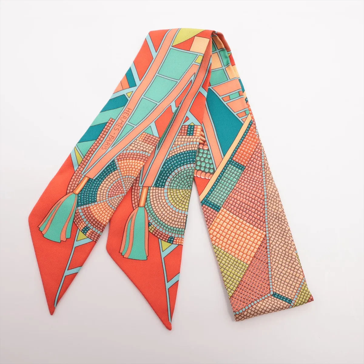 Twilly L'ART INDIEN DES PLAINES (Indian Art of the Plains) Scarf, Silk, Multicolor, Slight wear and tear.