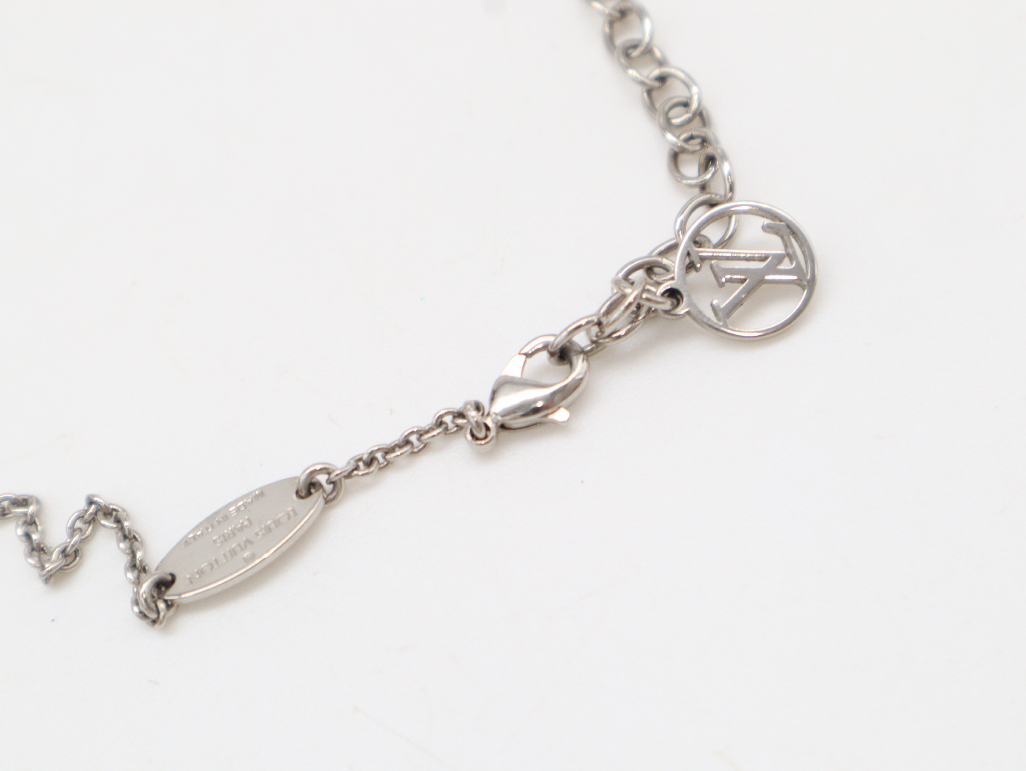M63197 Essential V Necklace with Box and Dust Bag — view 2