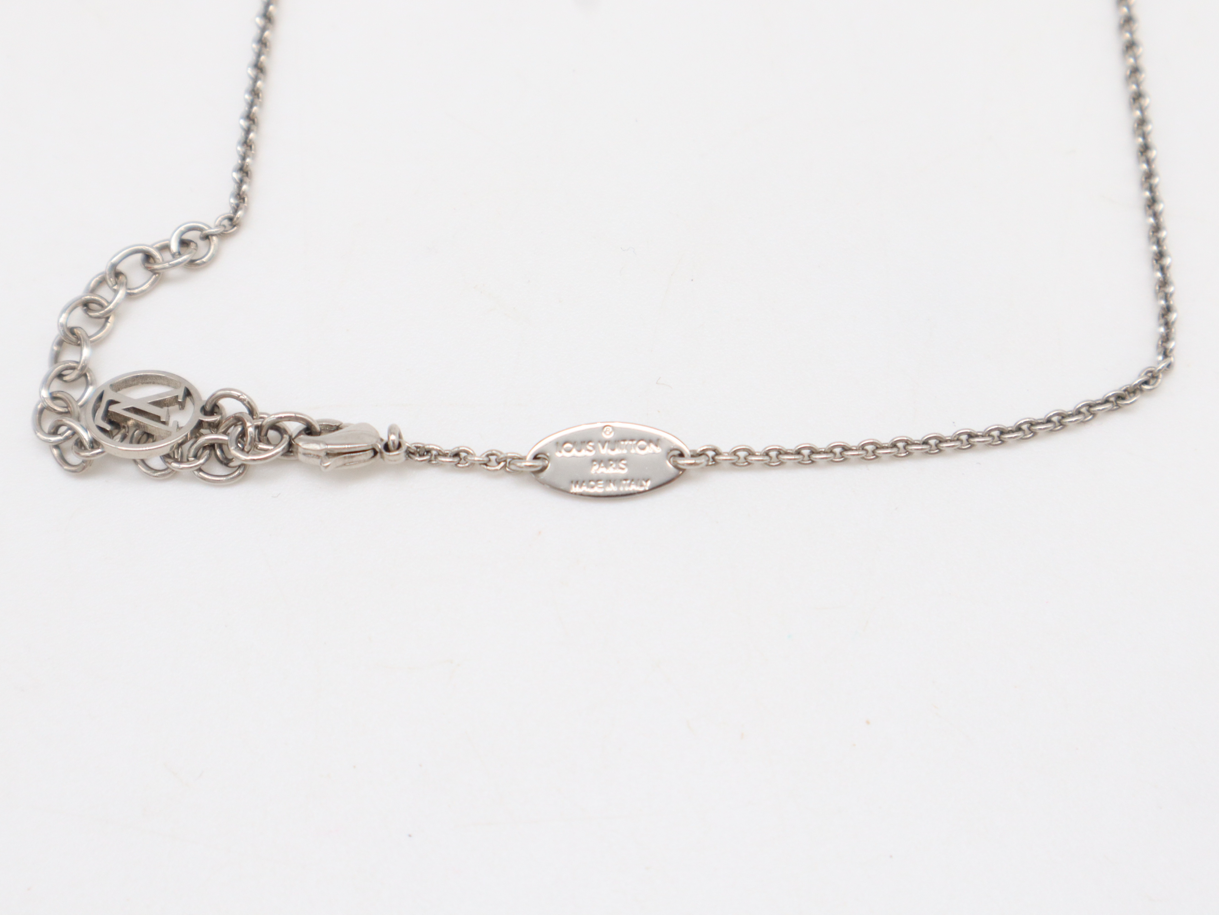 M63197 Essential V Necklace with Box and Dust Bag — view 4