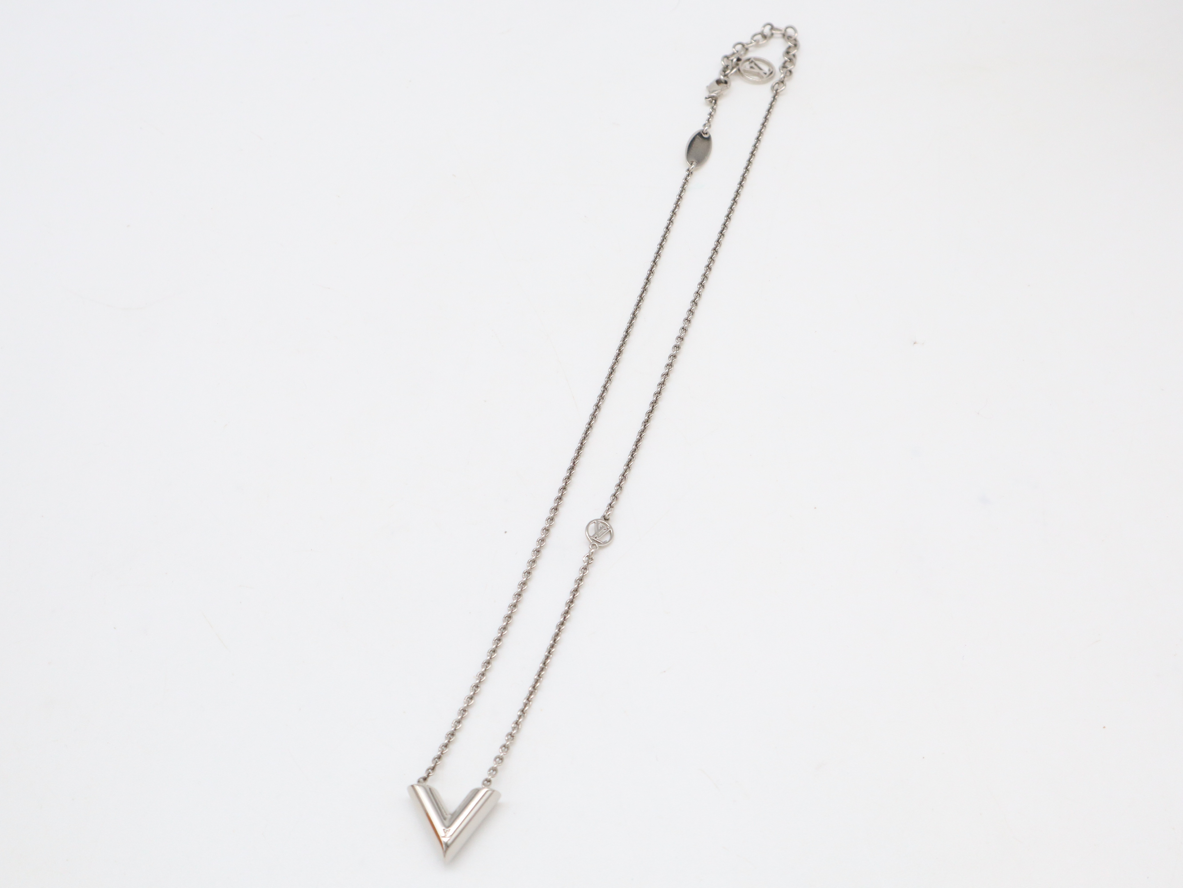 M63197 Essential V Necklace with Box and Dust Bag — view 5