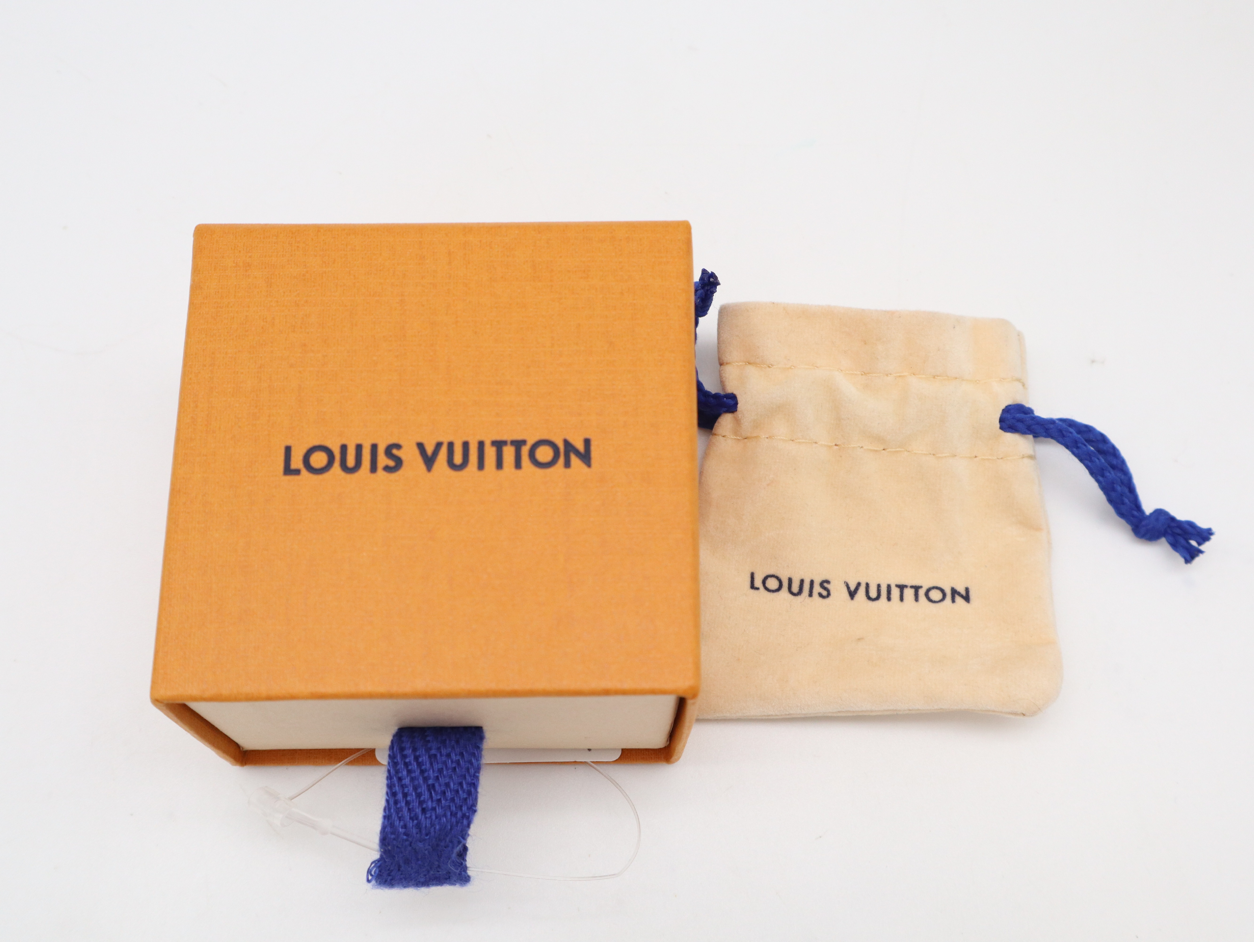 M63197 Essential V Necklace with Box and Dust Bag — view 6