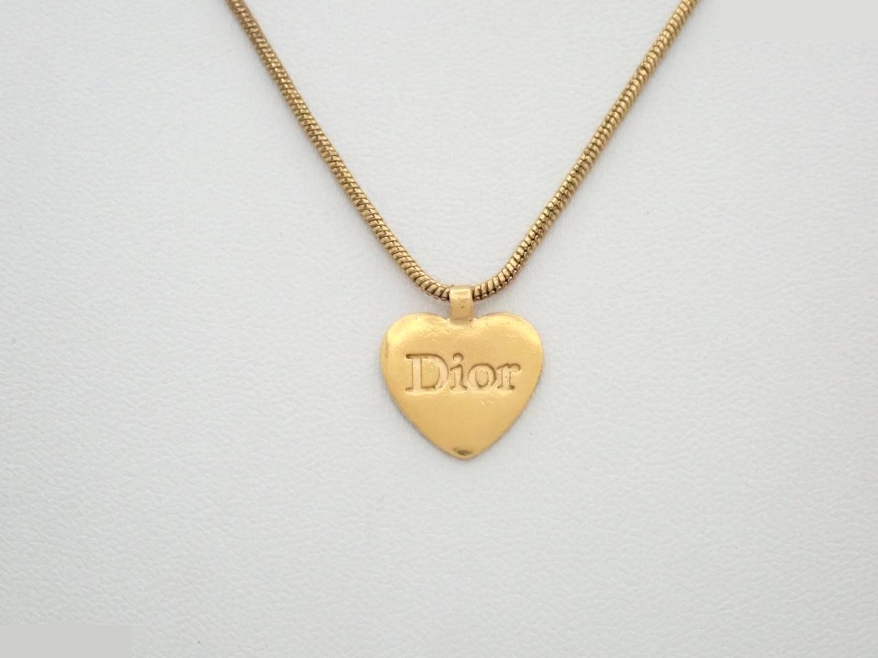 Other lines: Precious metals, necklaces, pendants, chain approximately 46cm.