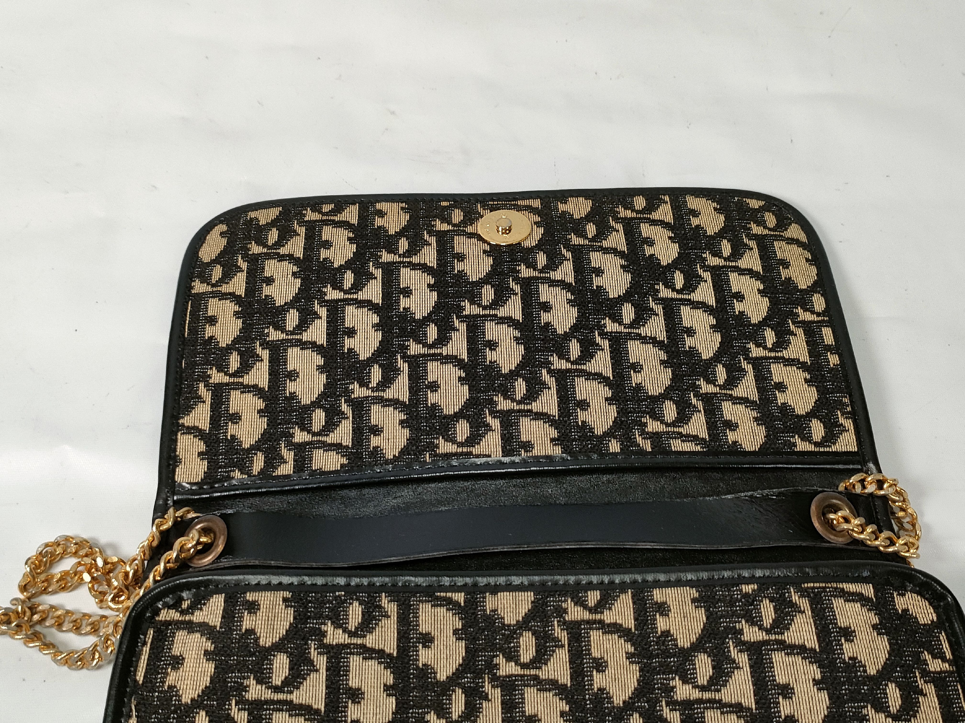 Trotter Vintage Chain Shoulder Bag — view 9