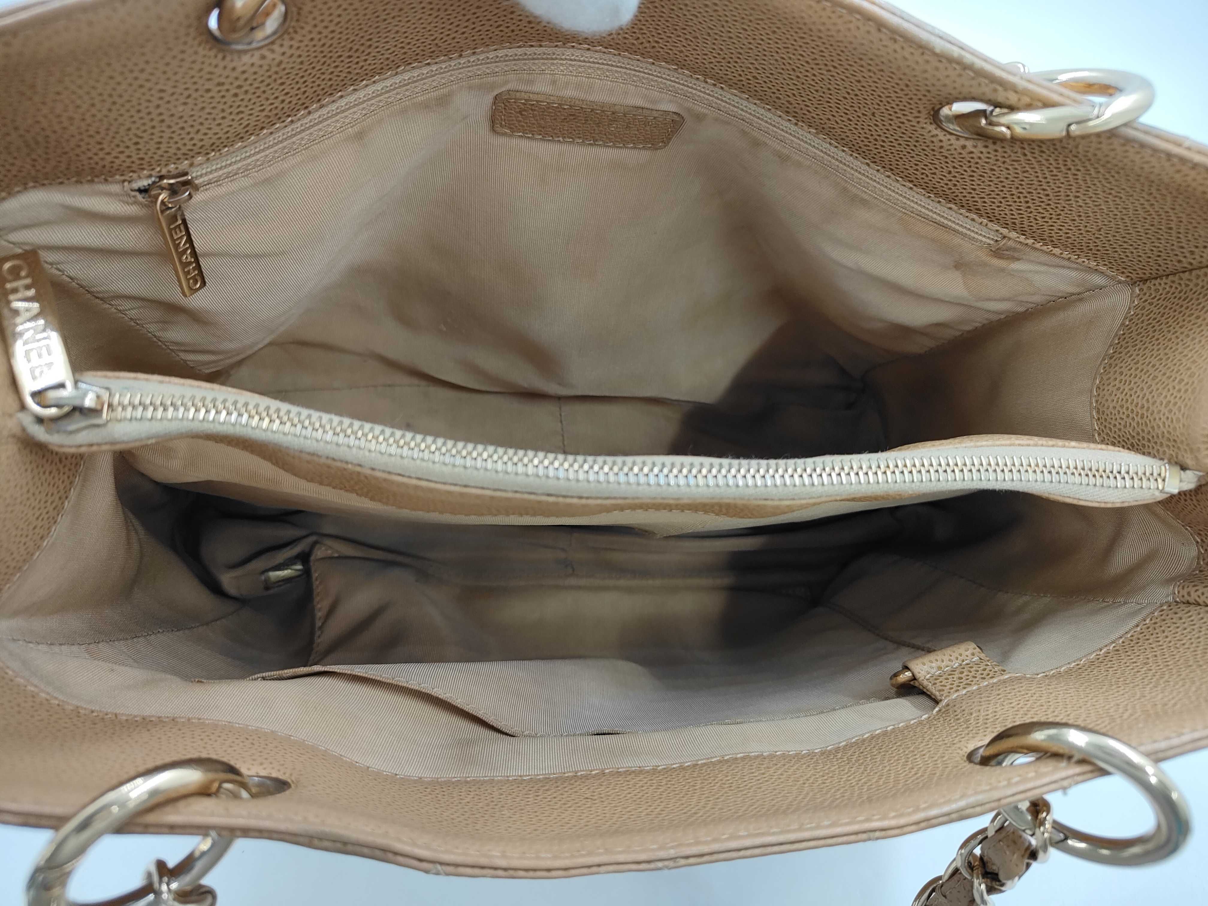 (Chanel) Series 8 Caviar Skin Matelassé Large Coco GST Gold Hardware Leather Chain Tote Bag — view 13