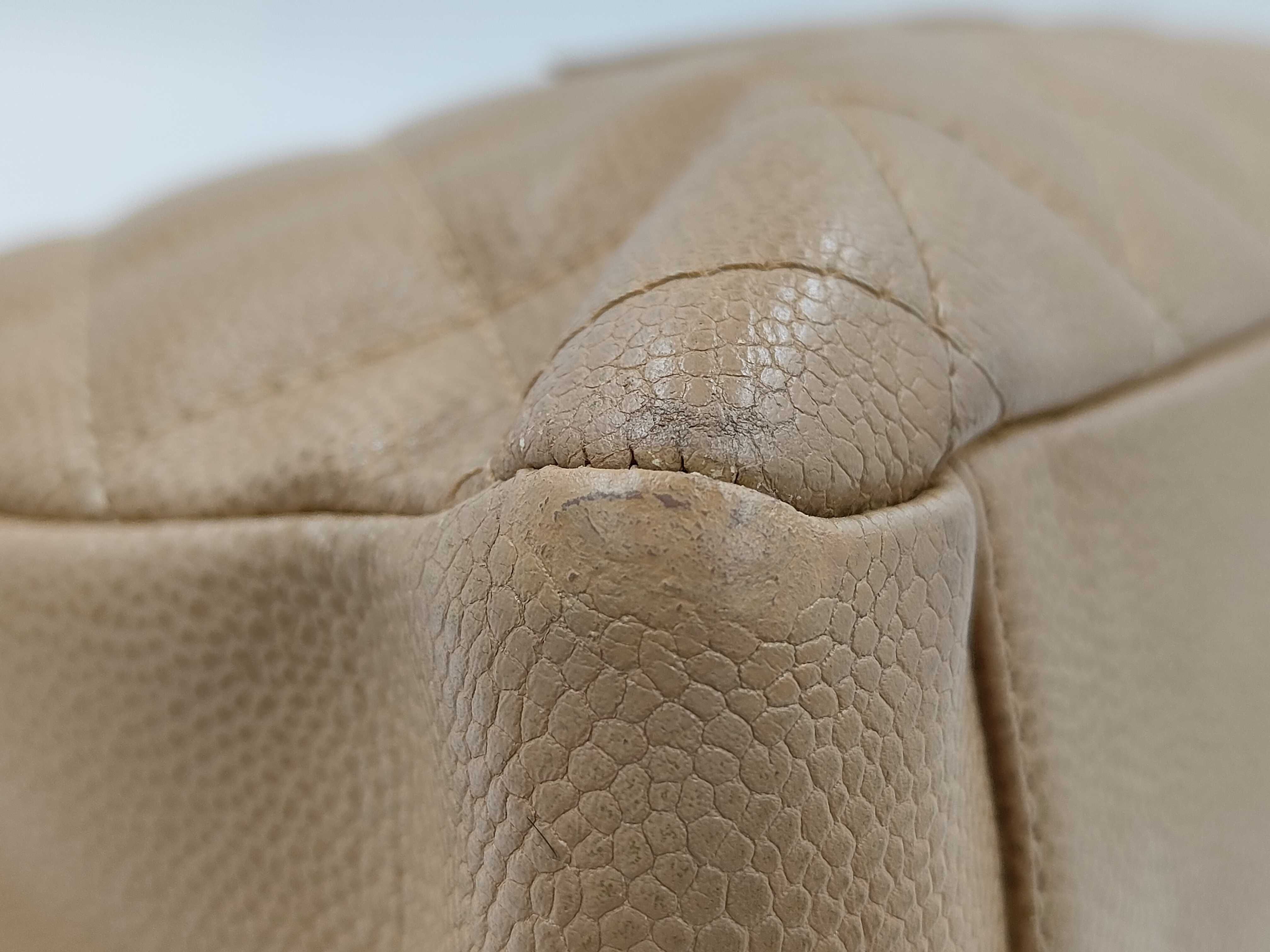 (Chanel) Series 8 Caviar Skin Matelassé Large Coco GST Gold Hardware Leather Chain Tote Bag — view 4