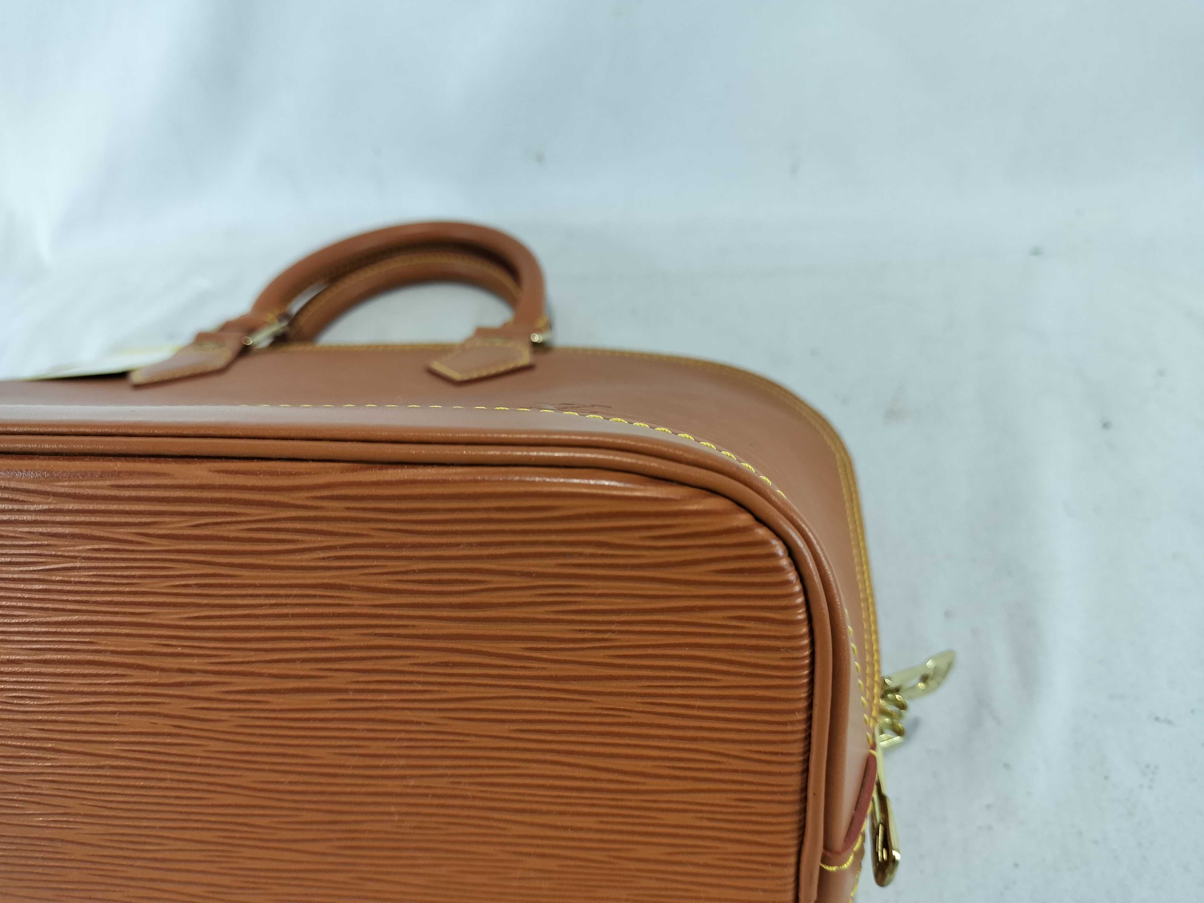 Epi Alma MM Handbag — view 6