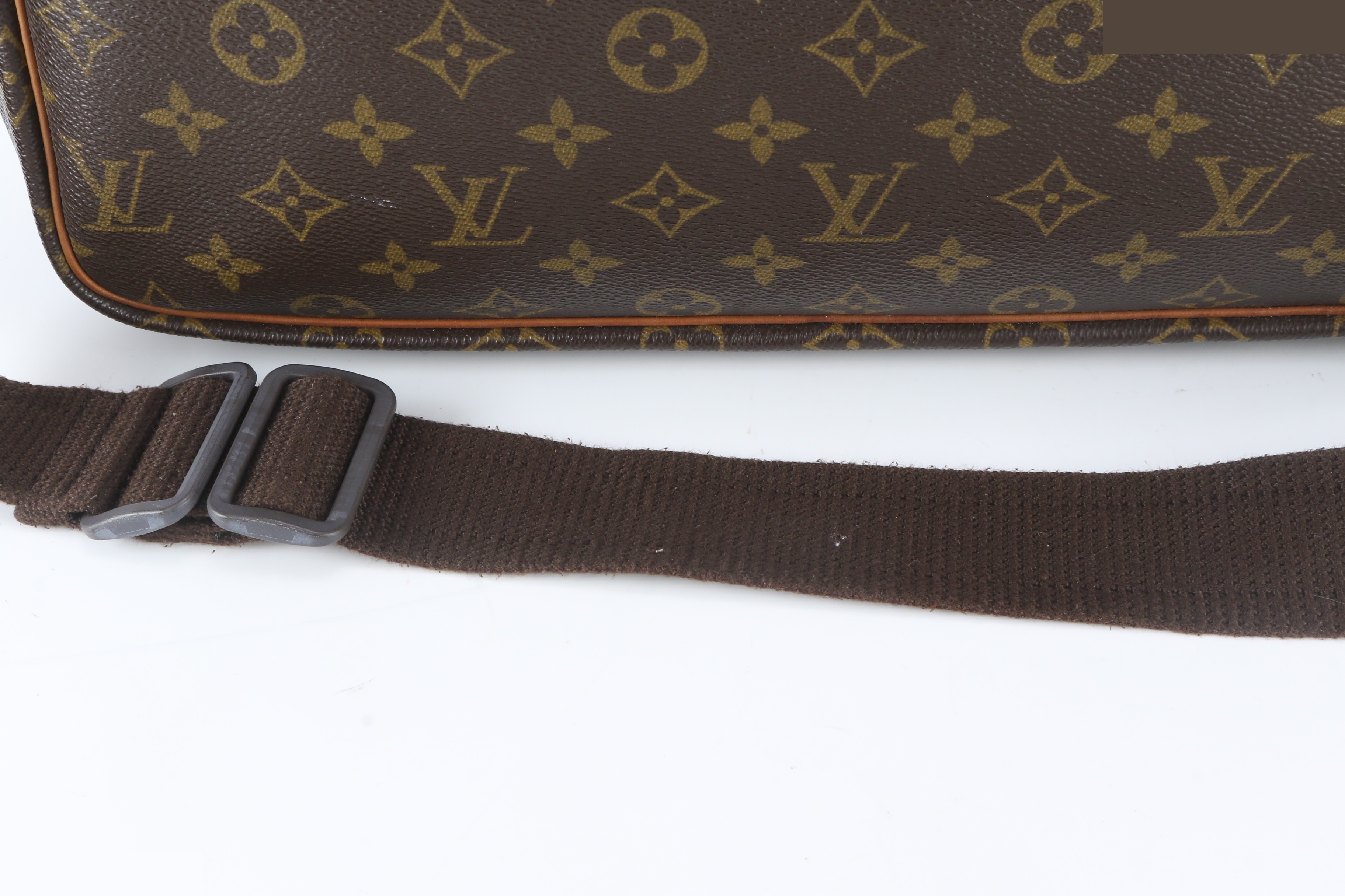Monogram Reporter GM M45252 Leather — view 2
