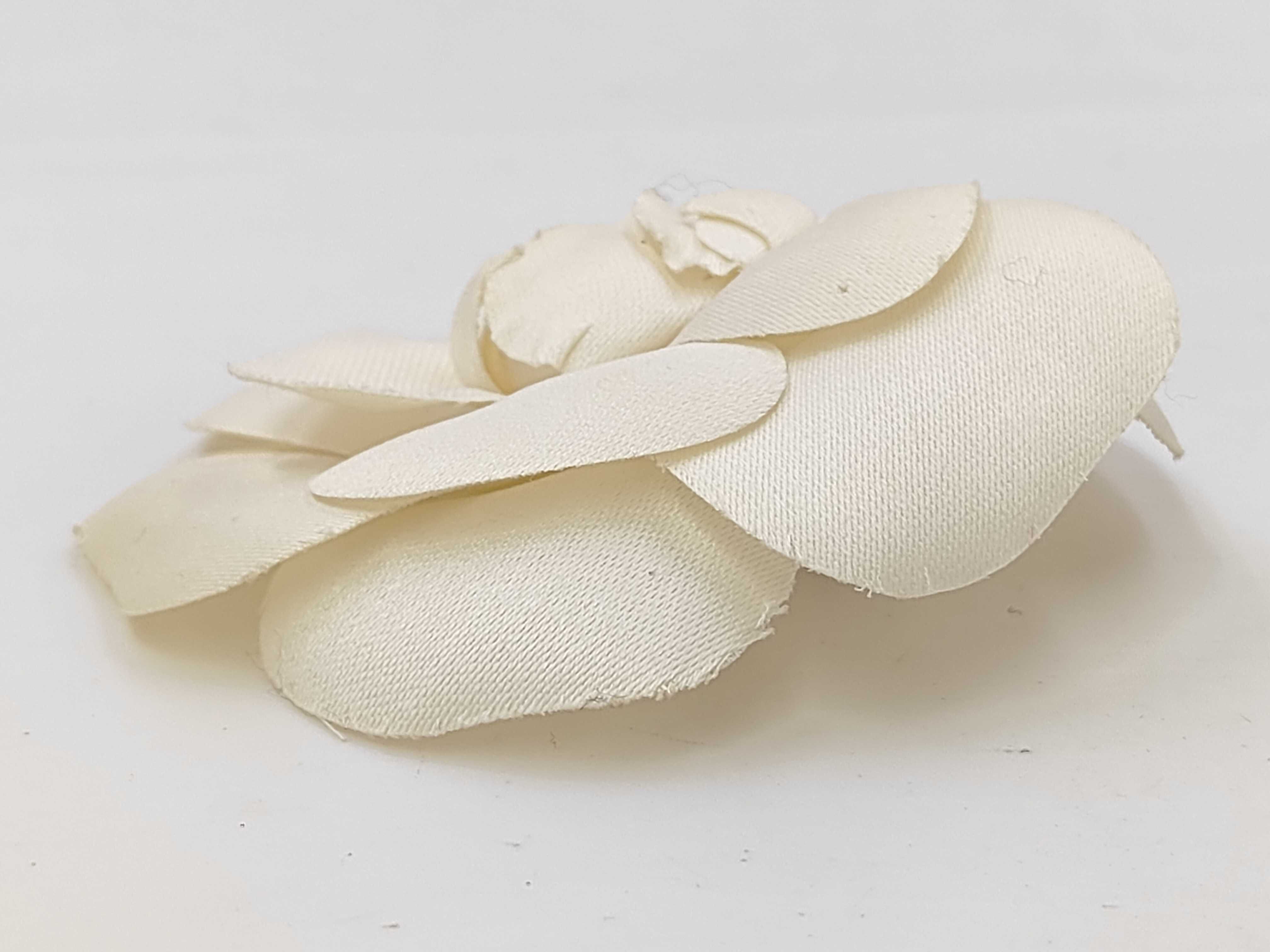 Camellia / Brooch — view 2