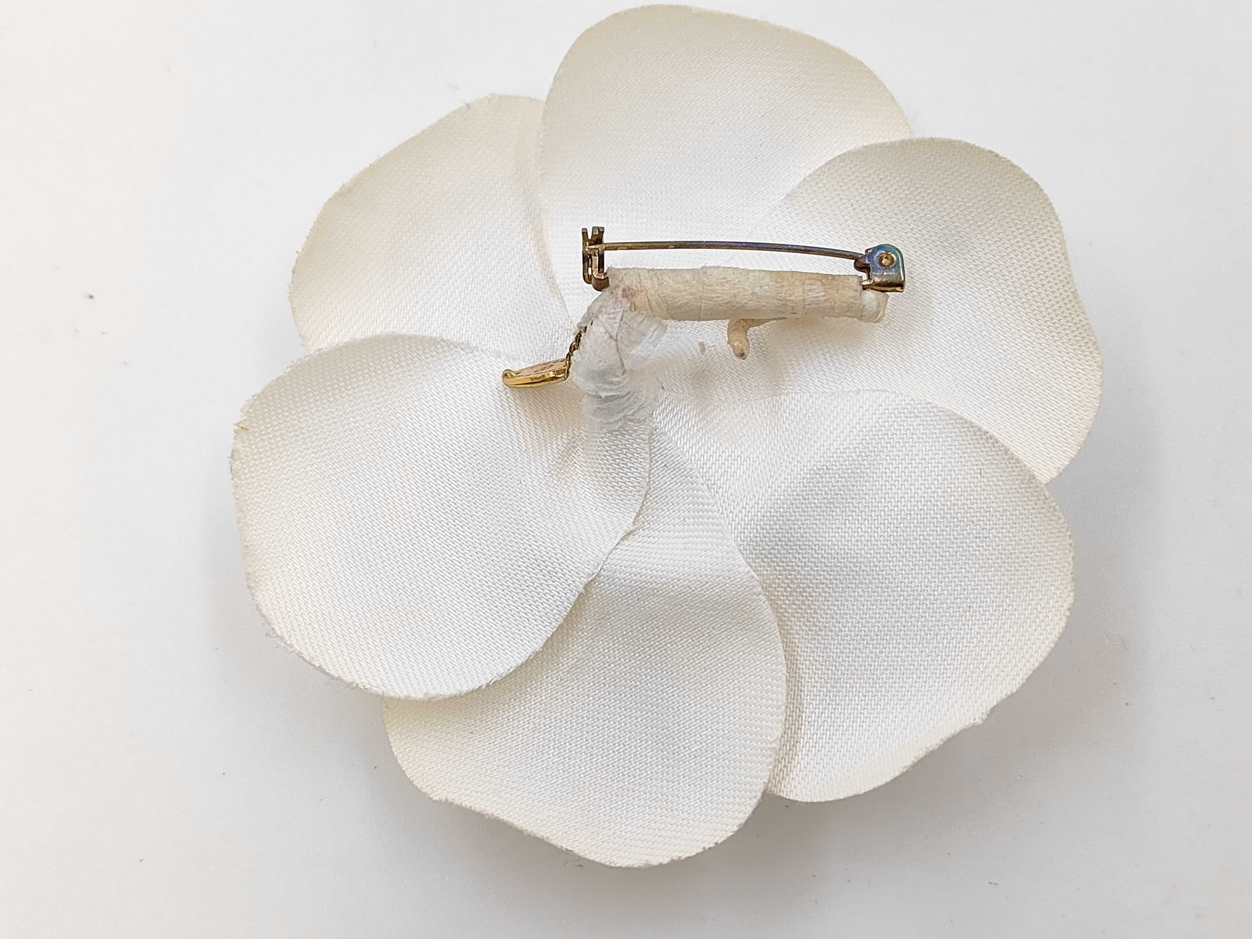Camellia / Brooch — view 3