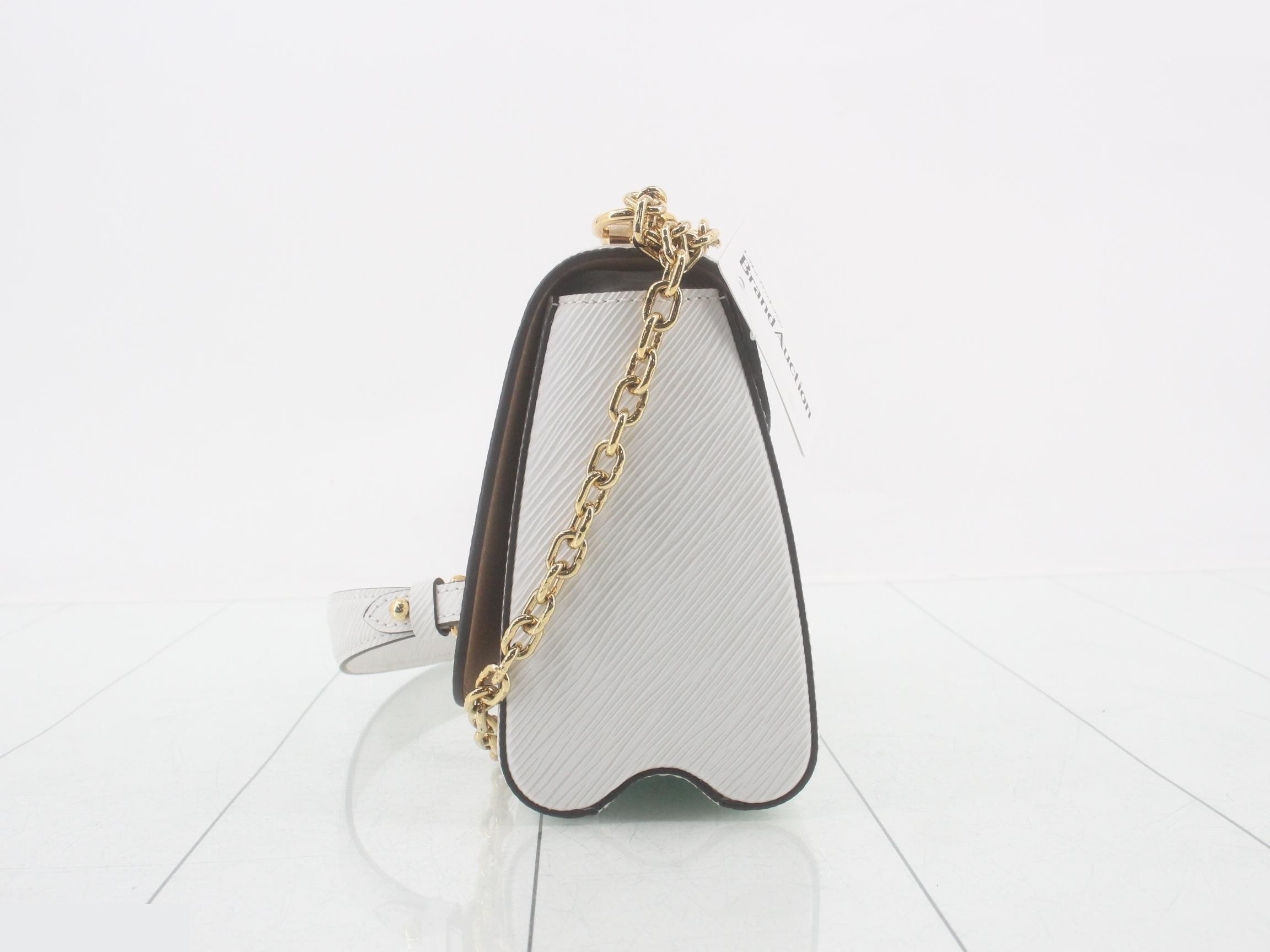 Twist MM with mirror — view 3