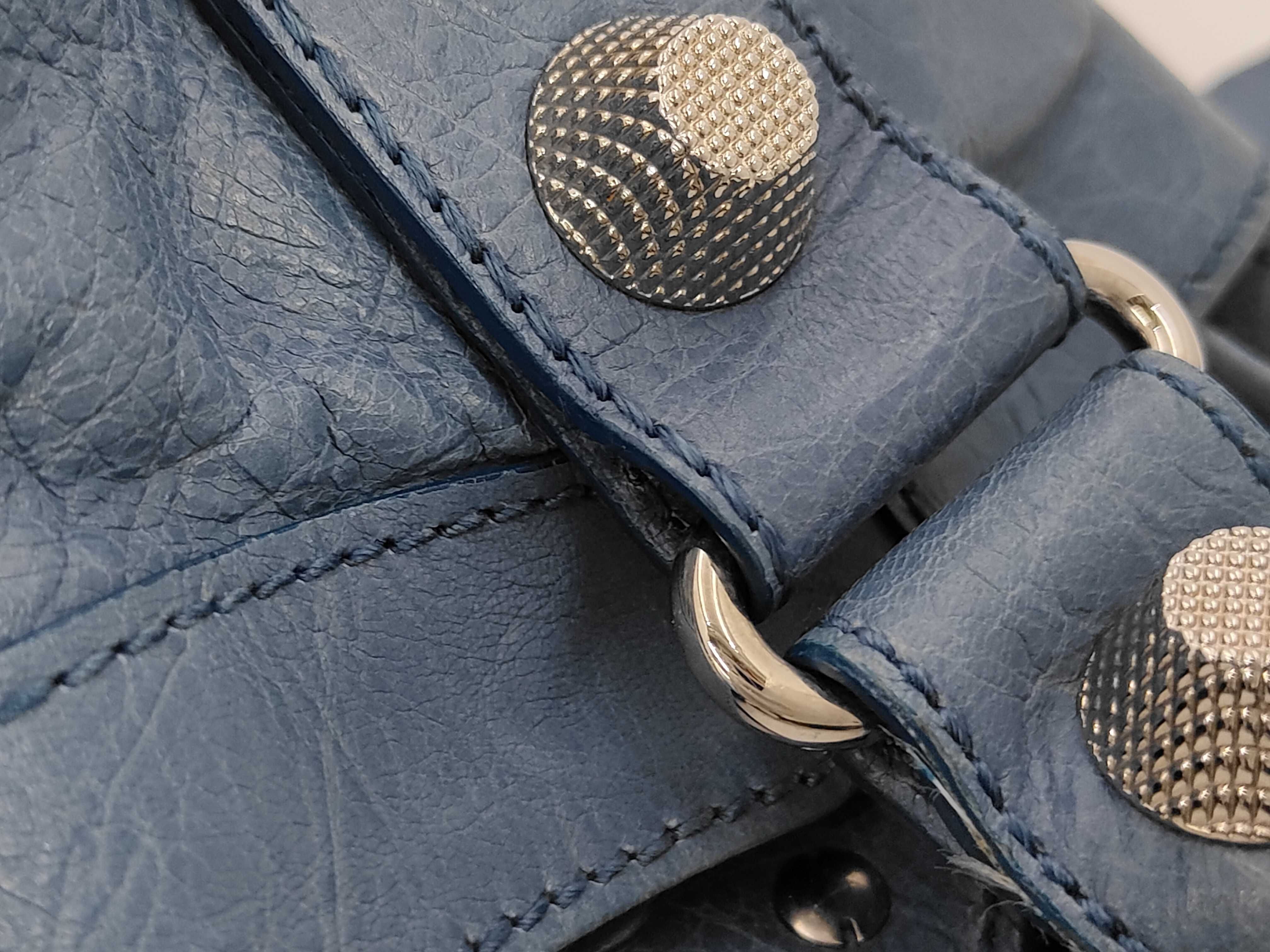The Giant City Shoulder Bag with Mirror and Shoulder Strap — view 7