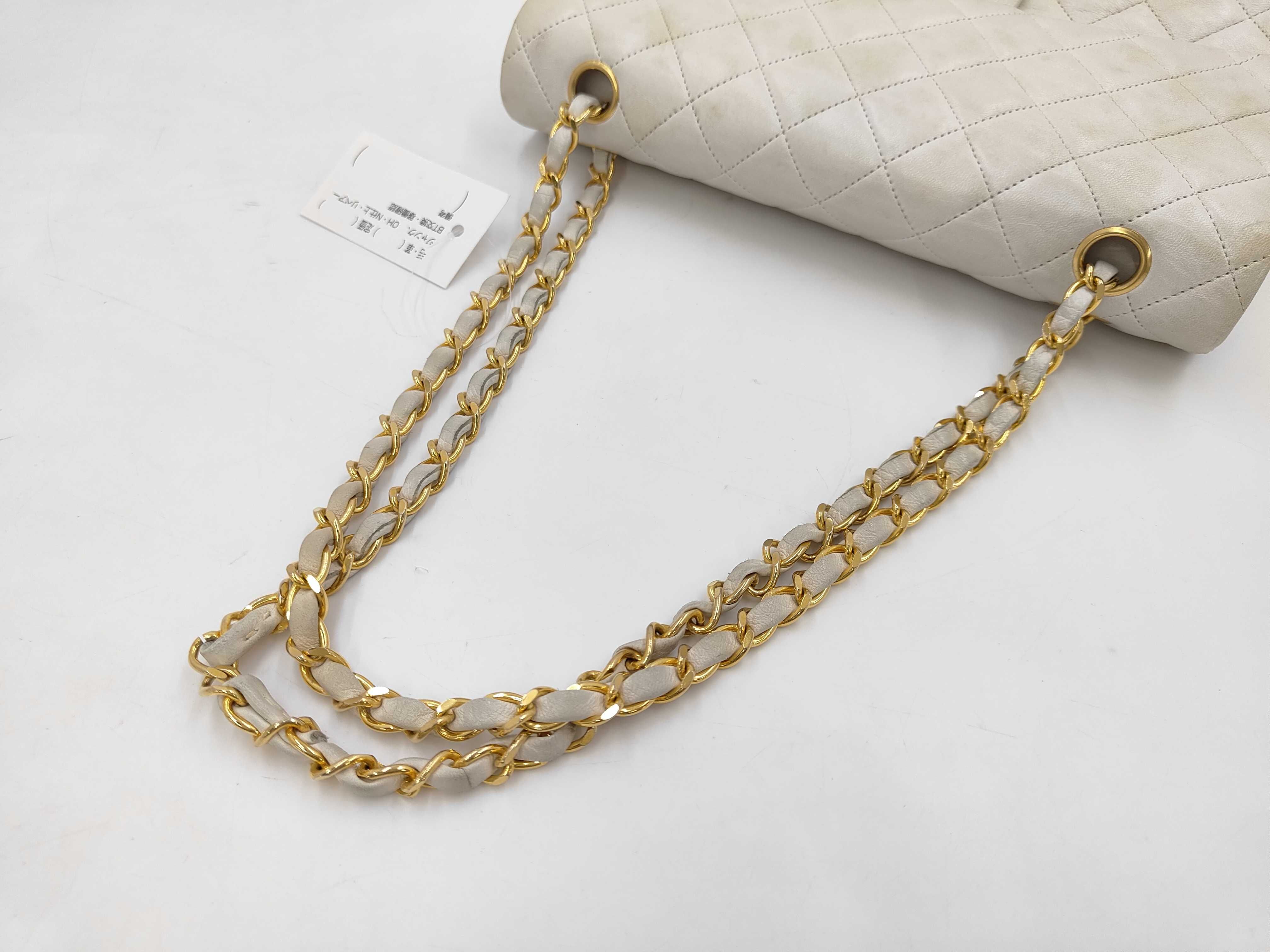 Matelassé 25 Lambskin Double Flap Chain Shoulder Bag, White, Series 1 — view 11