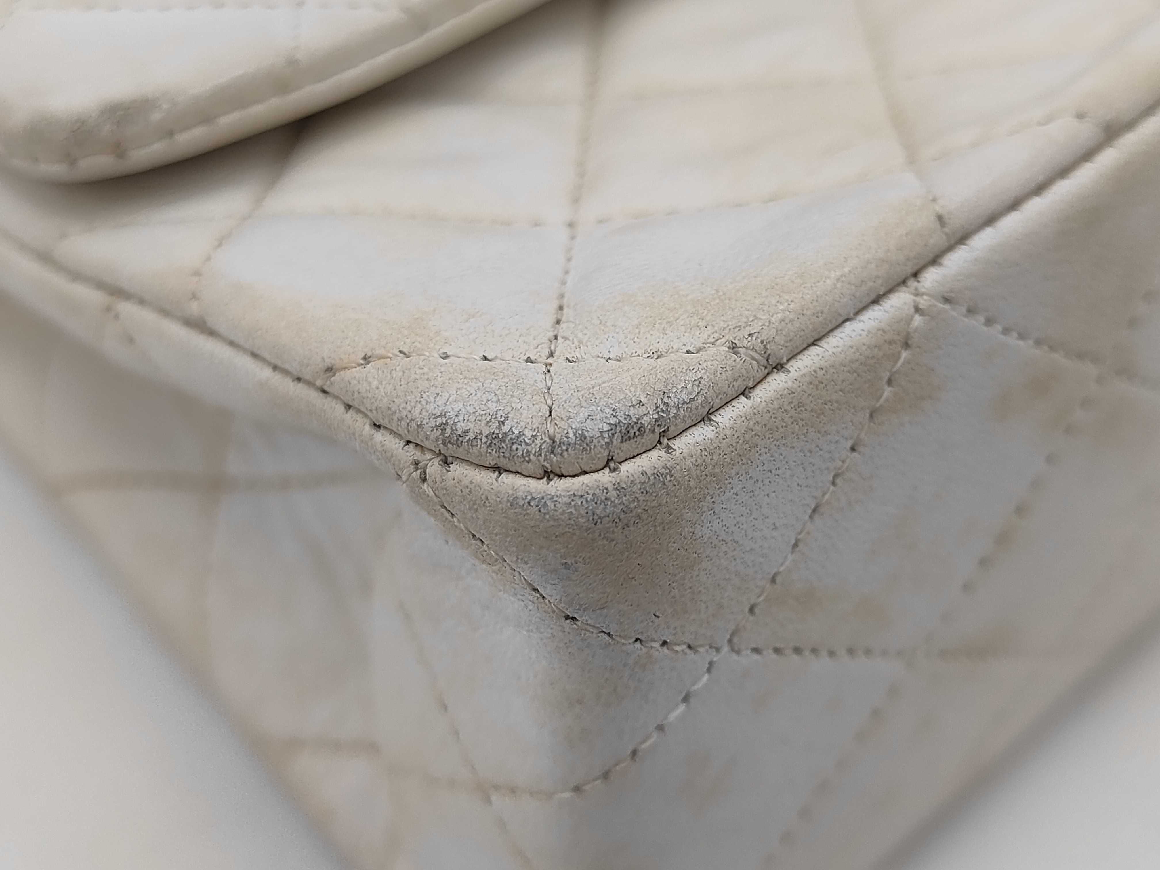 Matelassé 25 Lambskin Double Flap Chain Shoulder Bag, White, Series 1 — view 4