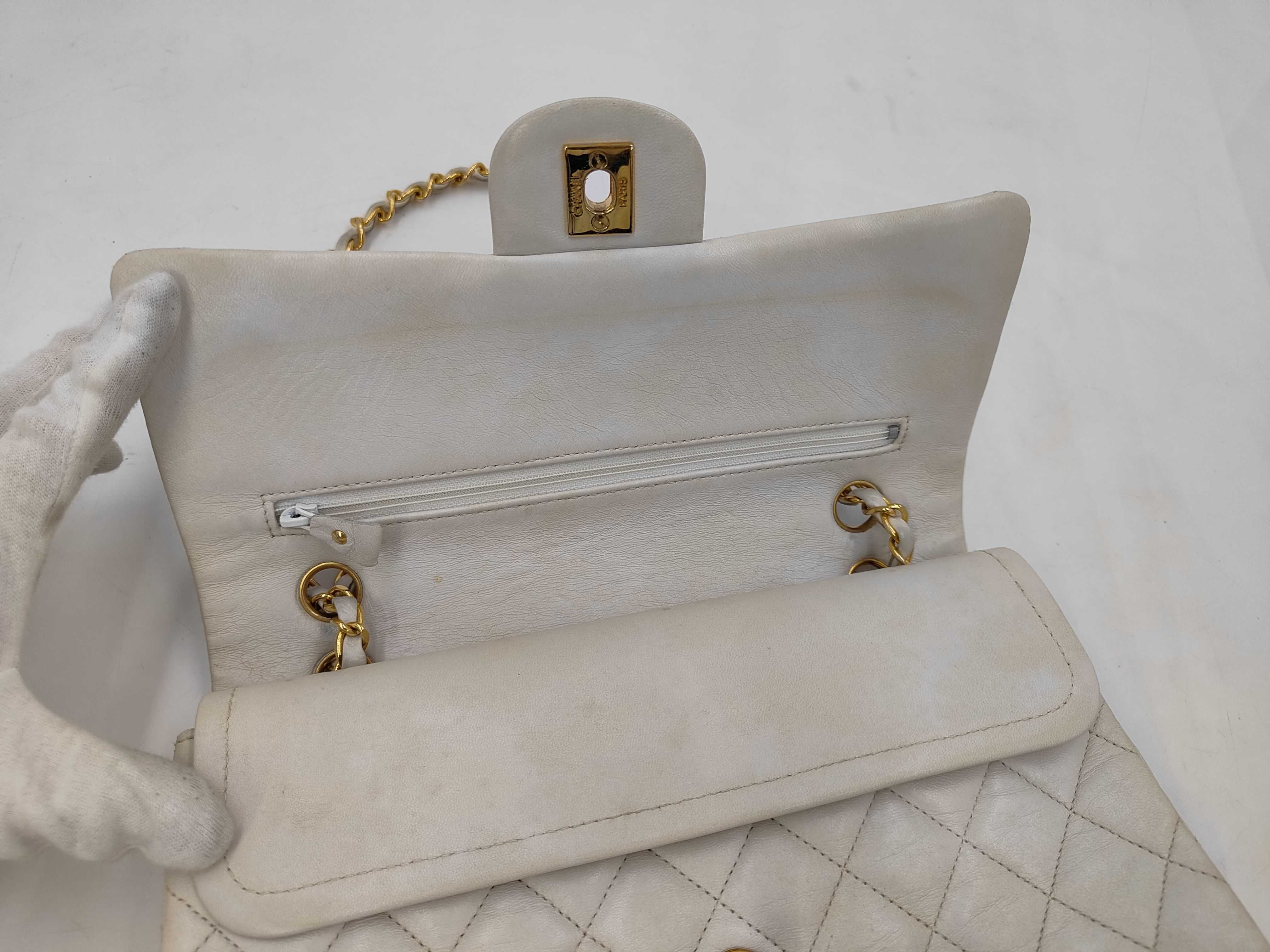 Matelassé 25 Lambskin Double Flap Chain Shoulder Bag, White, Series 1 — view 5