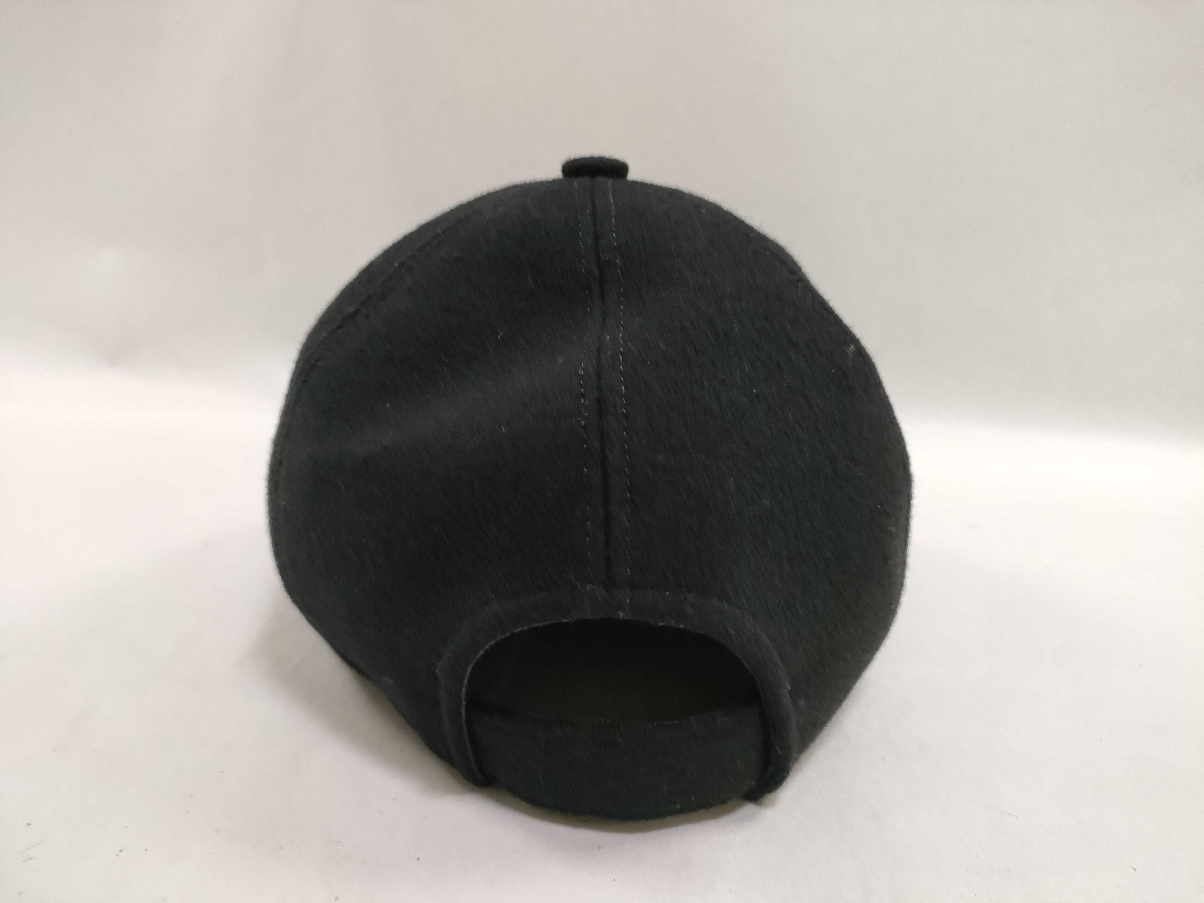 caps and other accessories — view 3