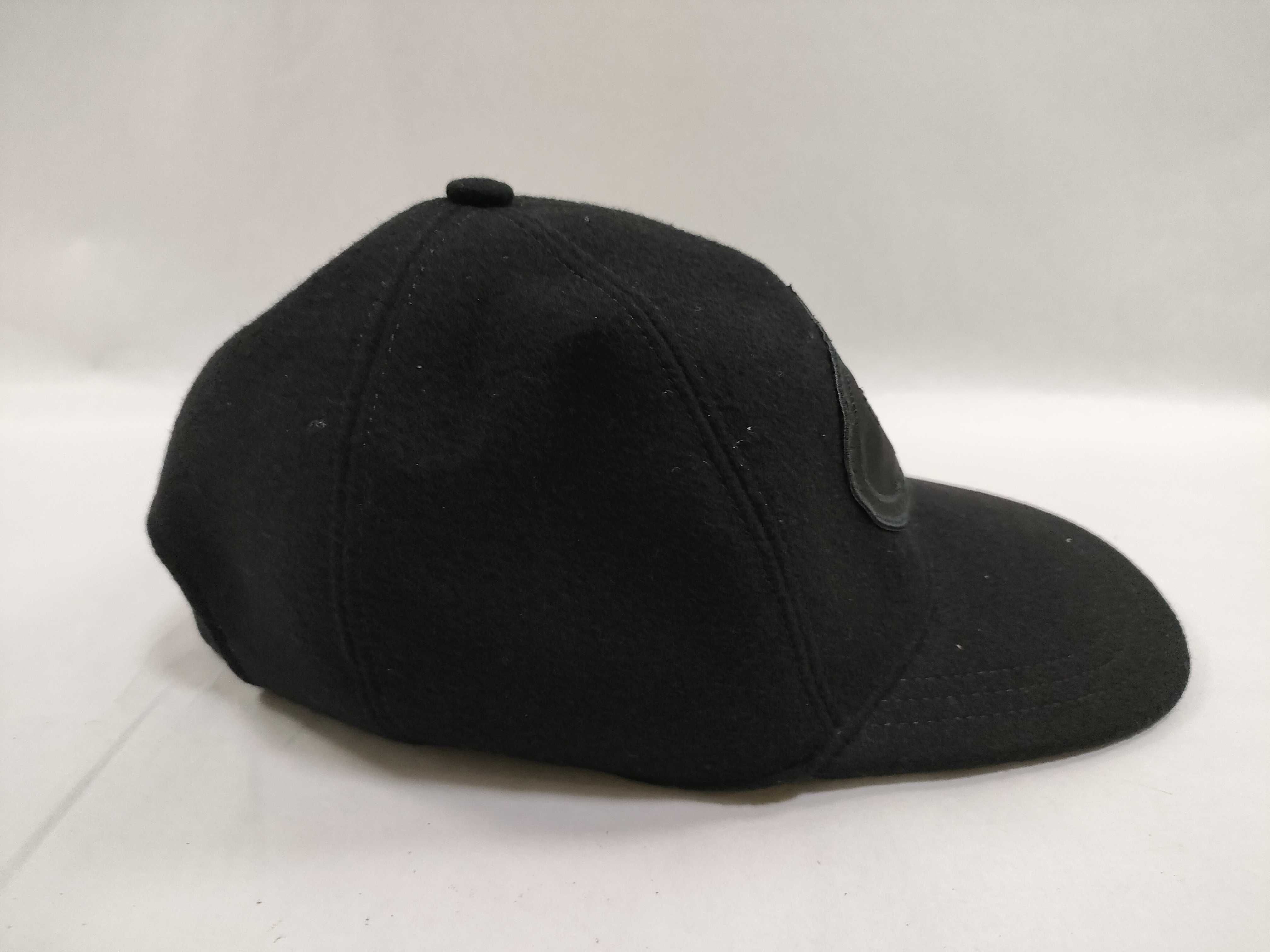 caps and other accessories — view 4
