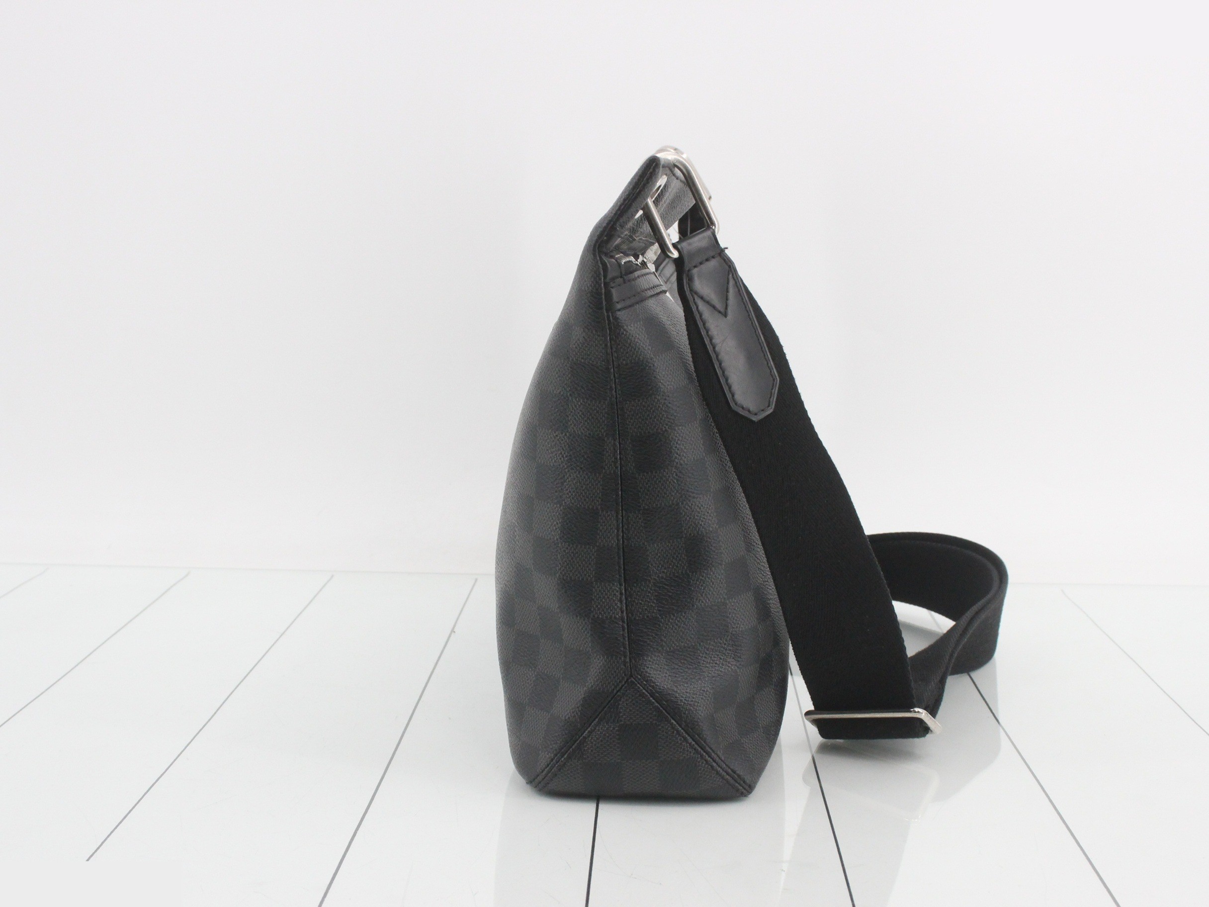 Damier Graphite Hunter Shoulder Bag, Black — view 4