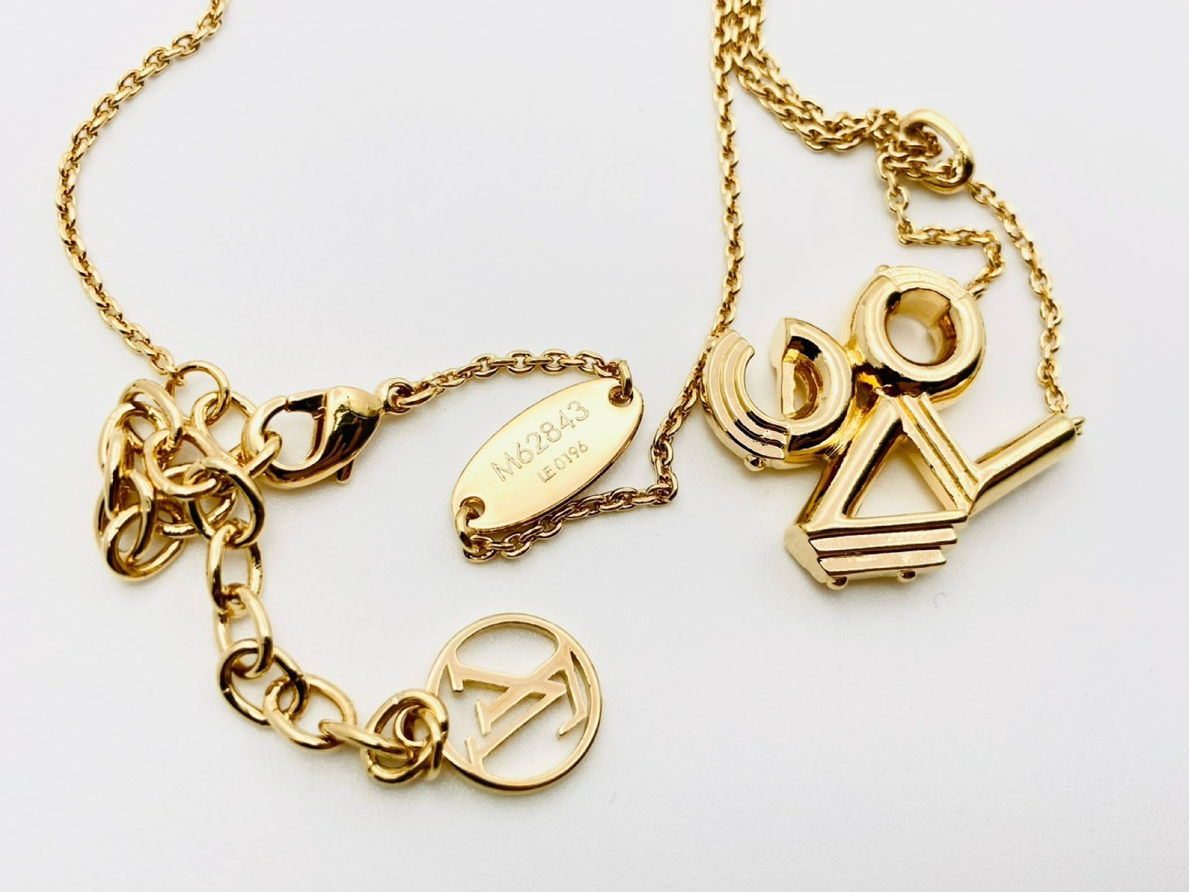 M62843 LV&ME LOVE Necklace Gold LE0196 Necklace — view 5