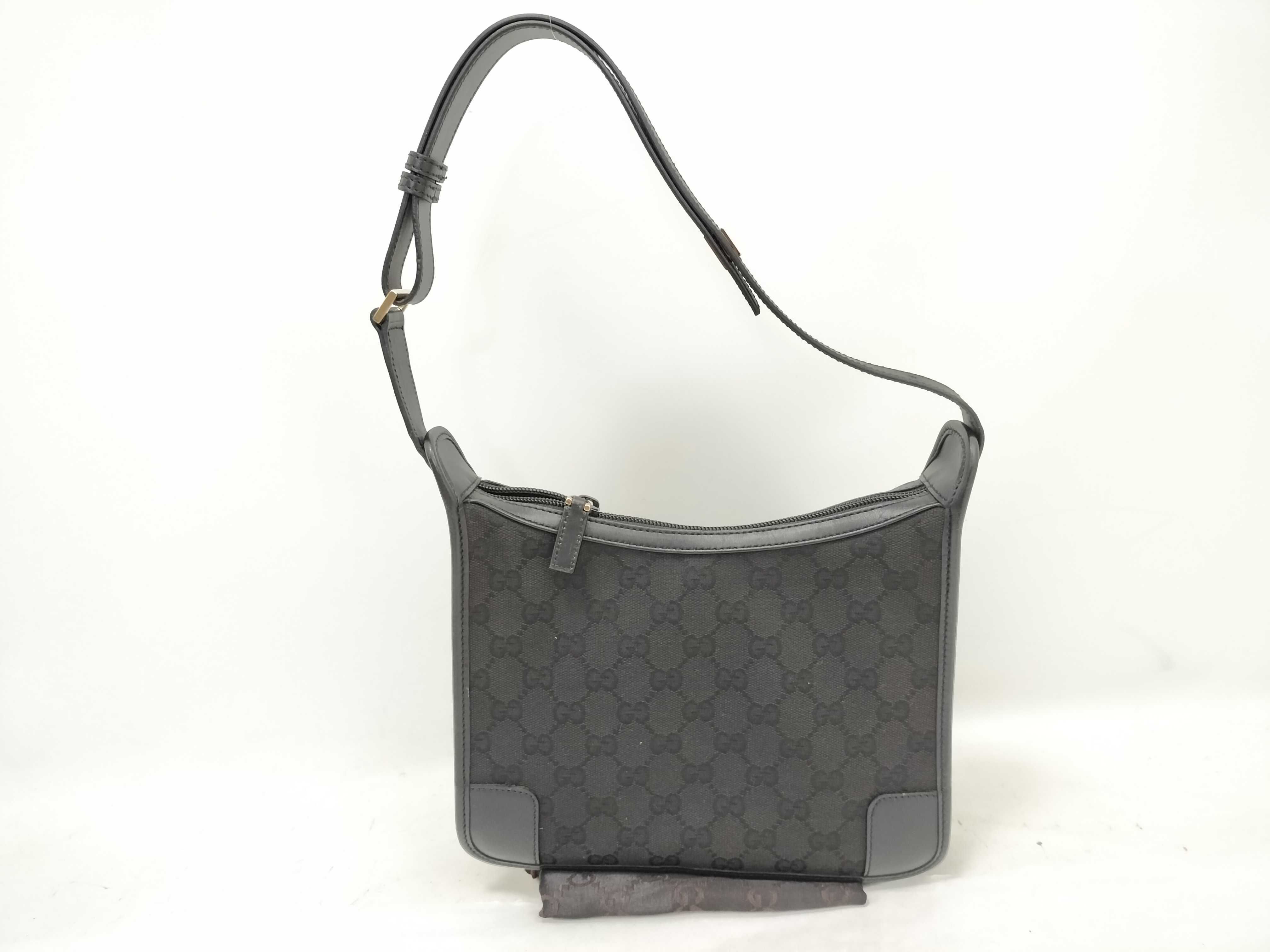 GG Canvas One-Shoulder Bag (Black)