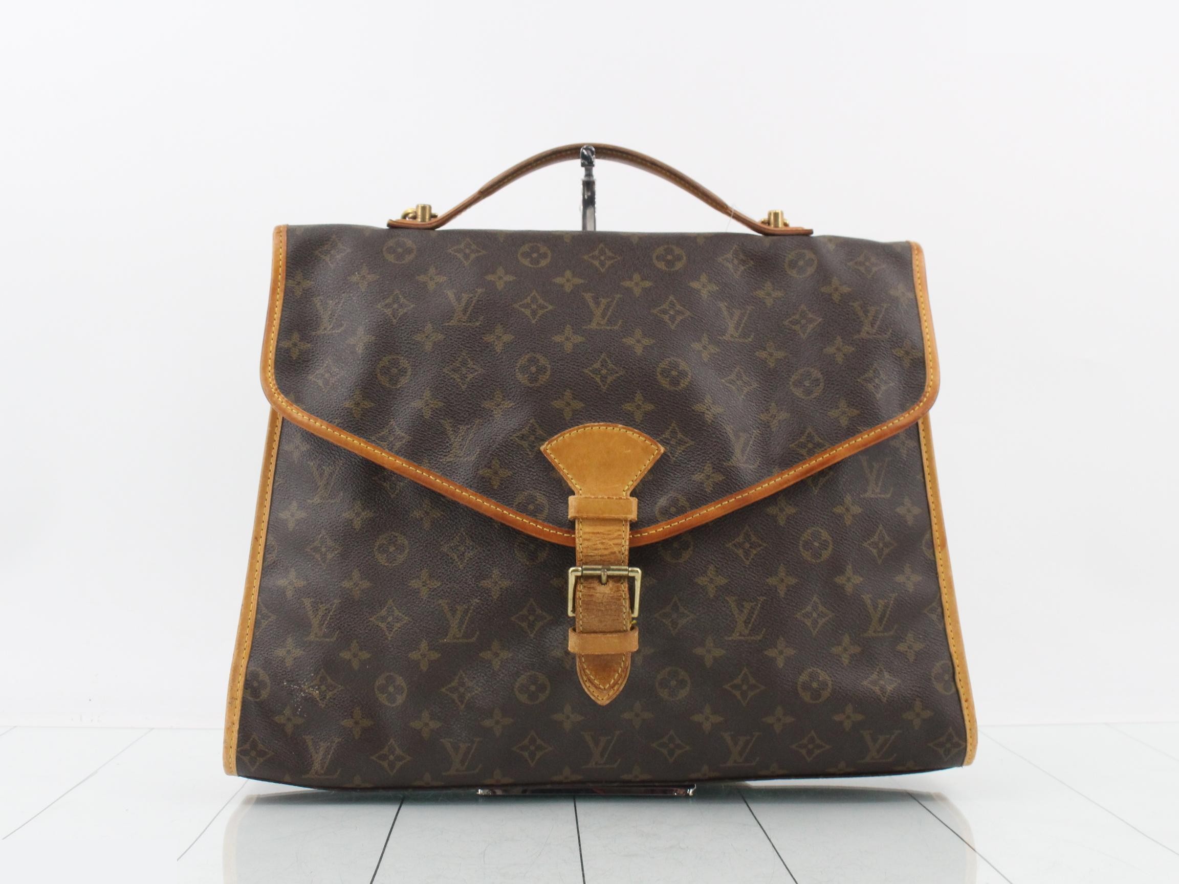 Beverly with shoulder strap