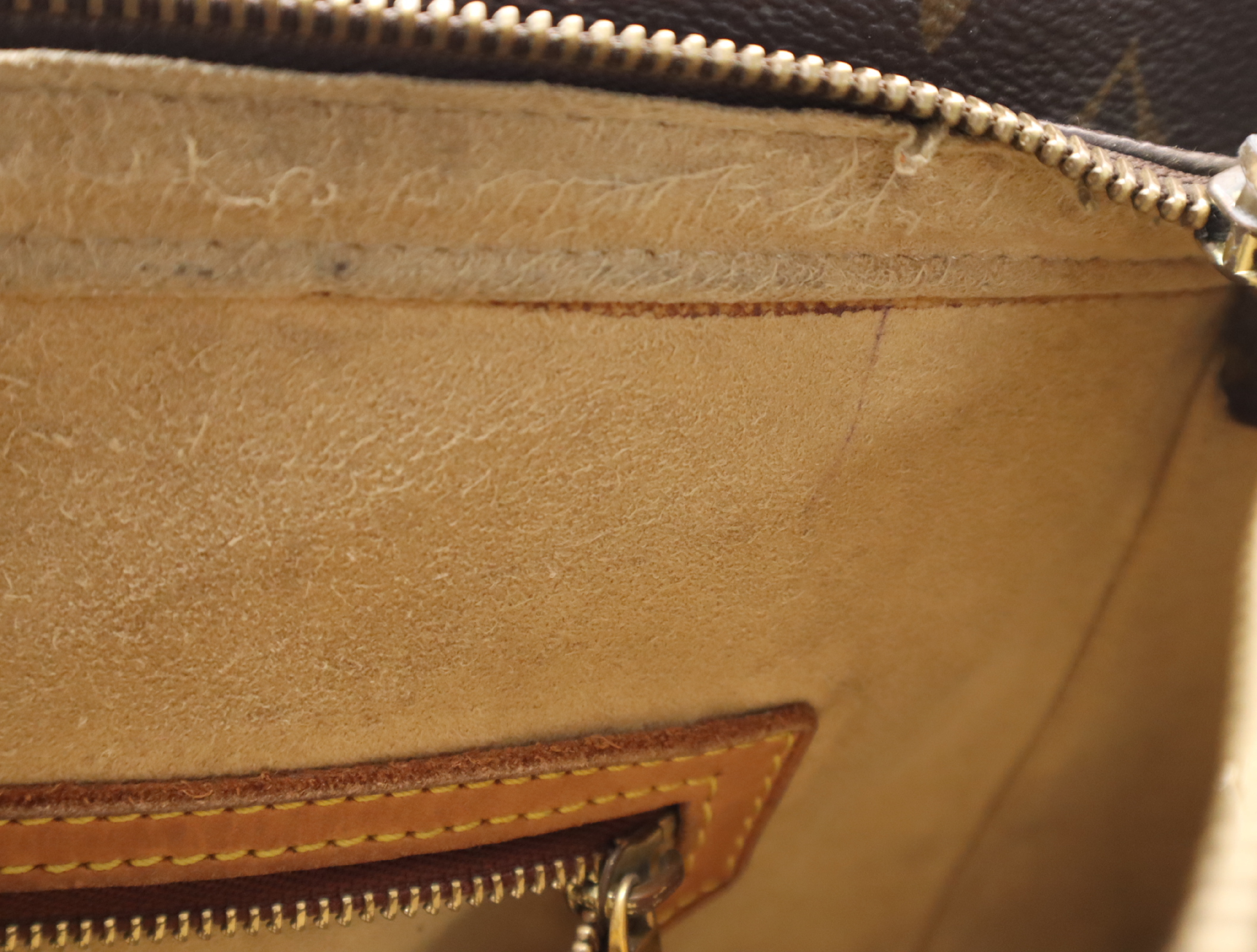 M51145 Monogram Looping GM Shoulder Bag — view 14