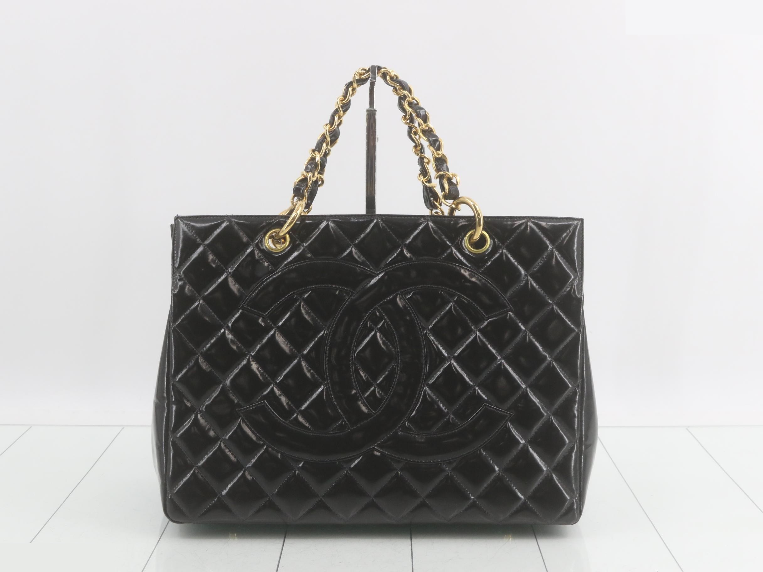 Matelassé enamel double chain tote bag