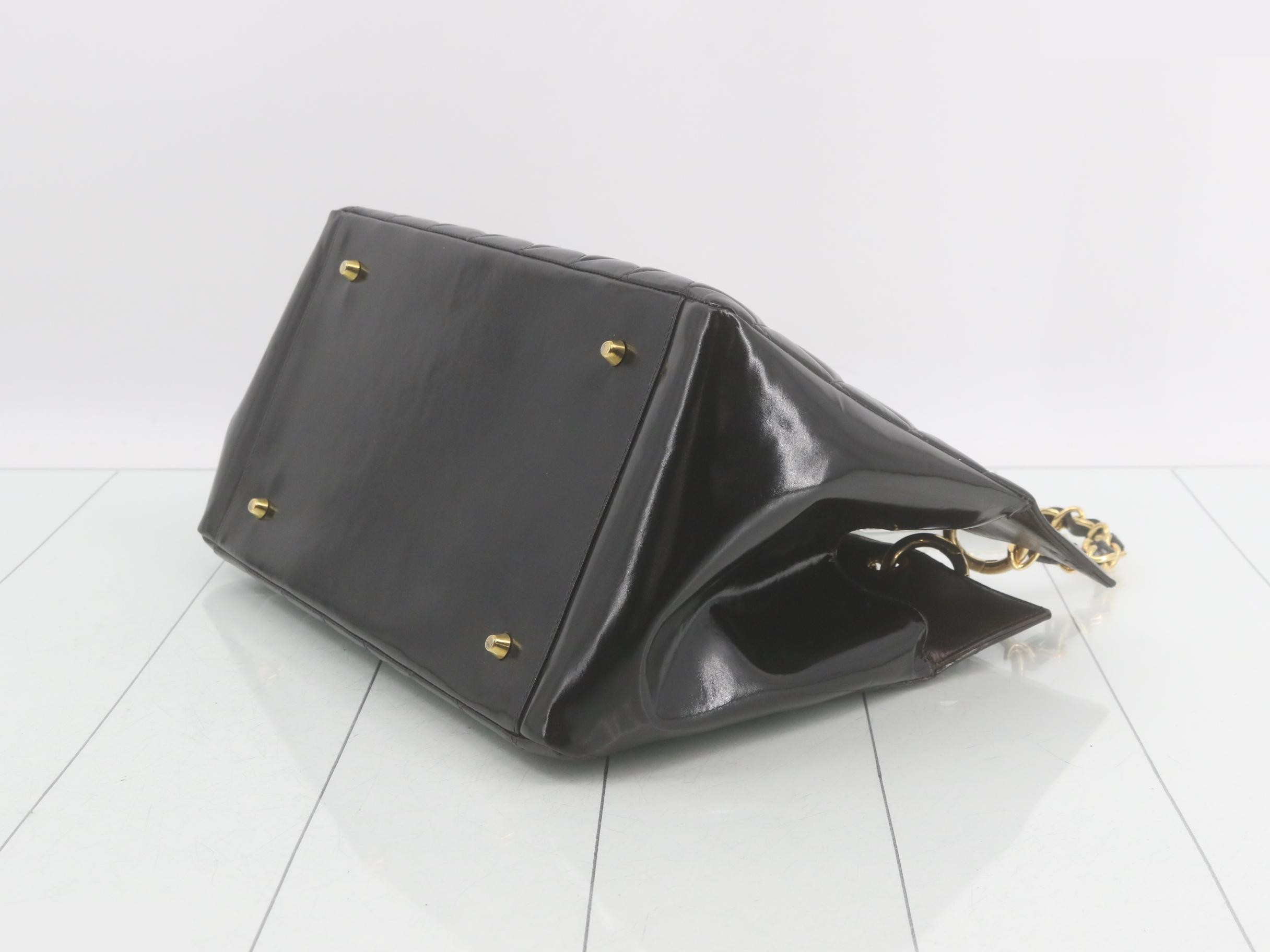 Matelassé enamel double chain tote bag — view 6