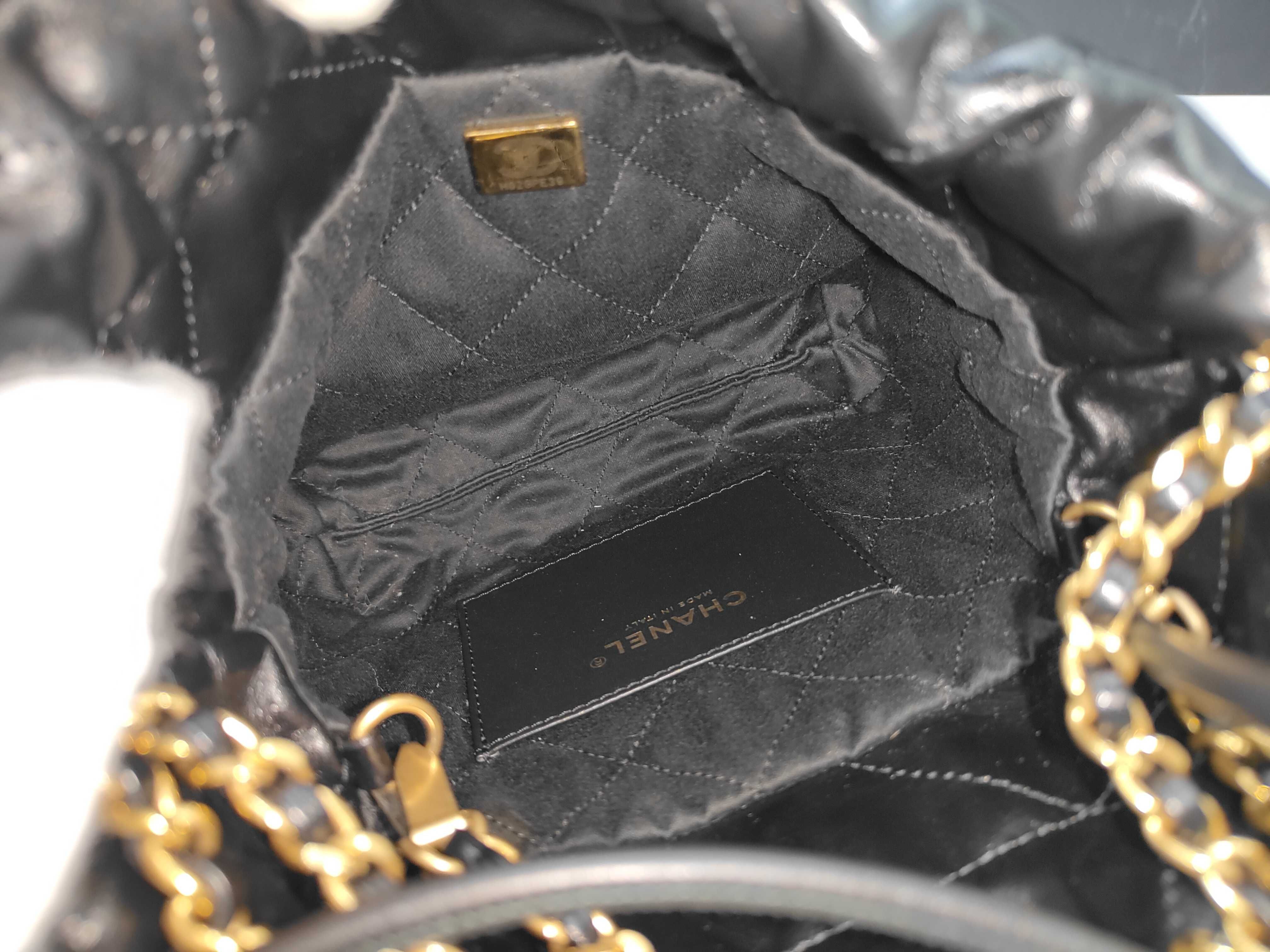 H02GPE39 / Shiny Calf 22 Black Bag Mini Product with Serial Number Hardware and Limited Edition Booklet - Shoulder Bag — view 9
