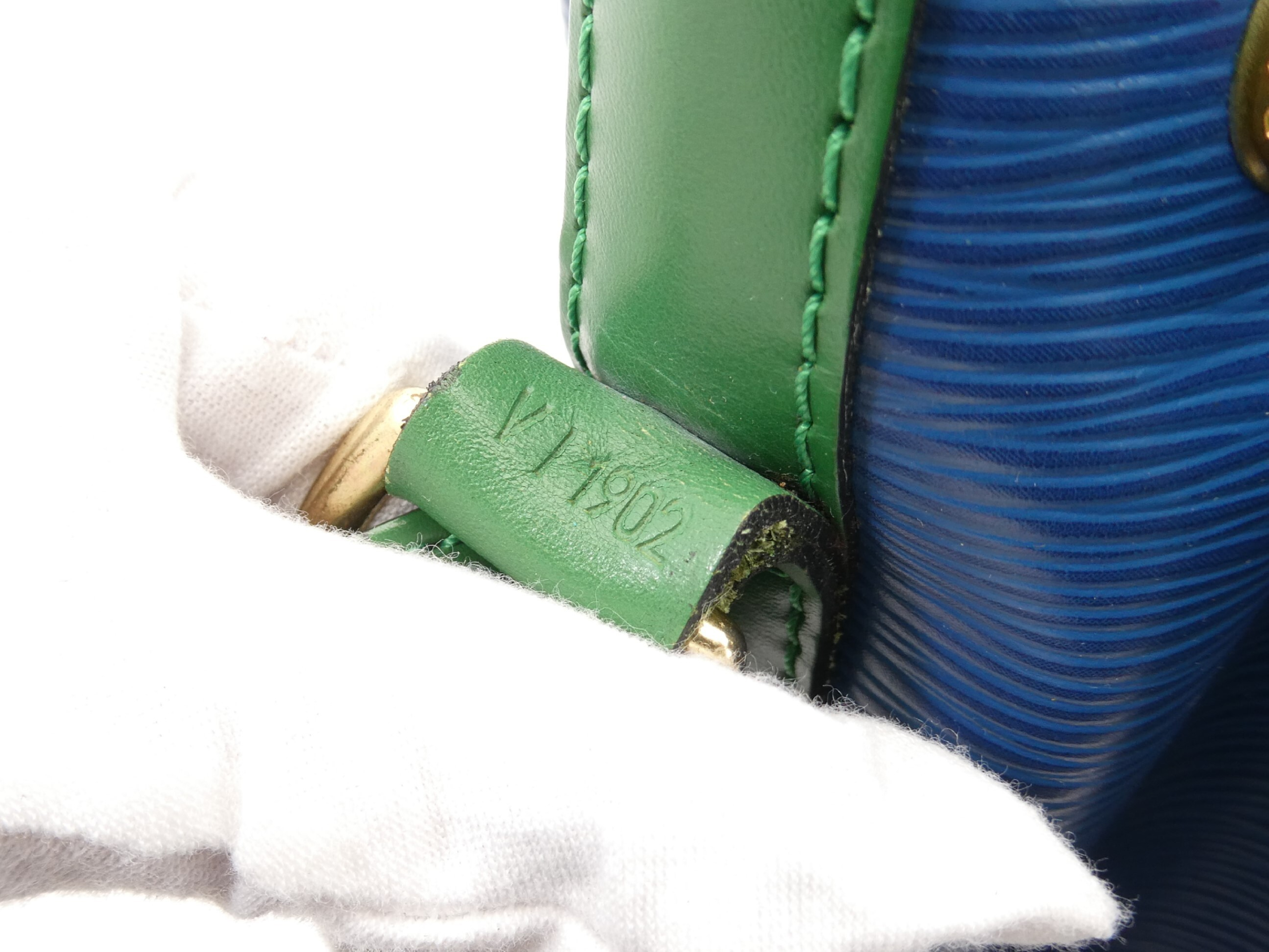 Epi Noé Shoulder Bag — view 9