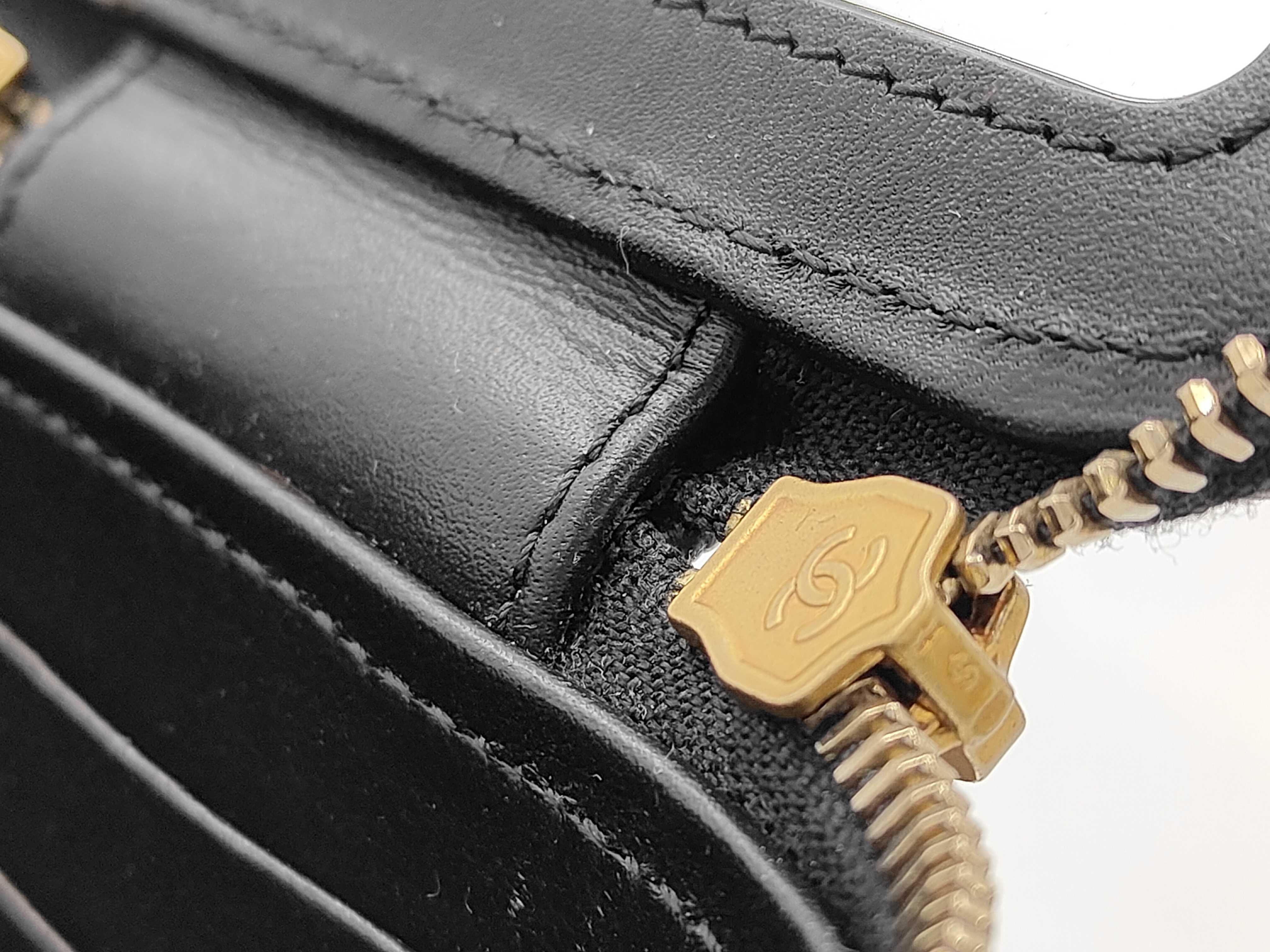 Matelassé Caviar Skin Vanity Box Shoulder Bag — view 7