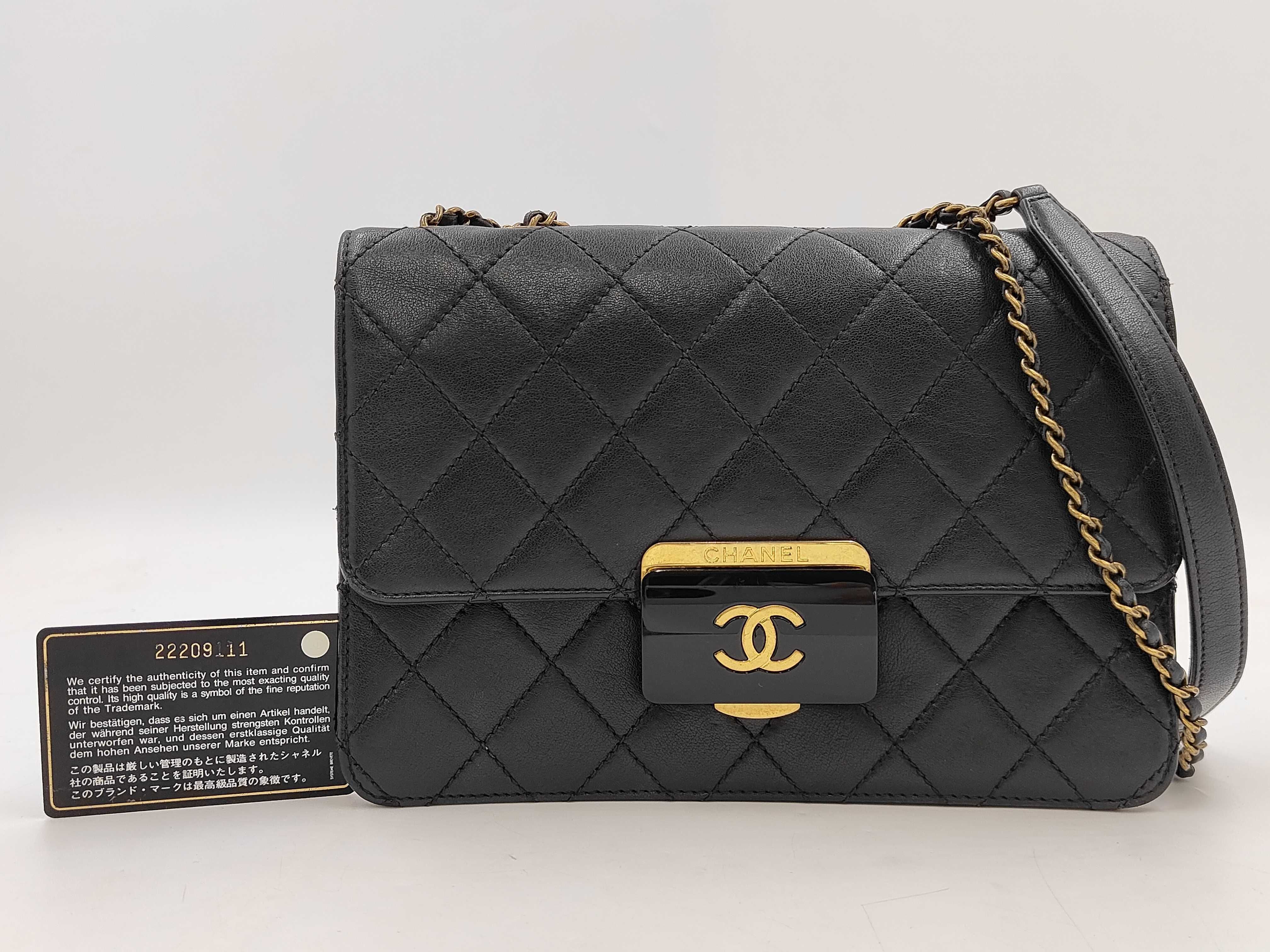 Beauty Lock Chain Shoulder Bag