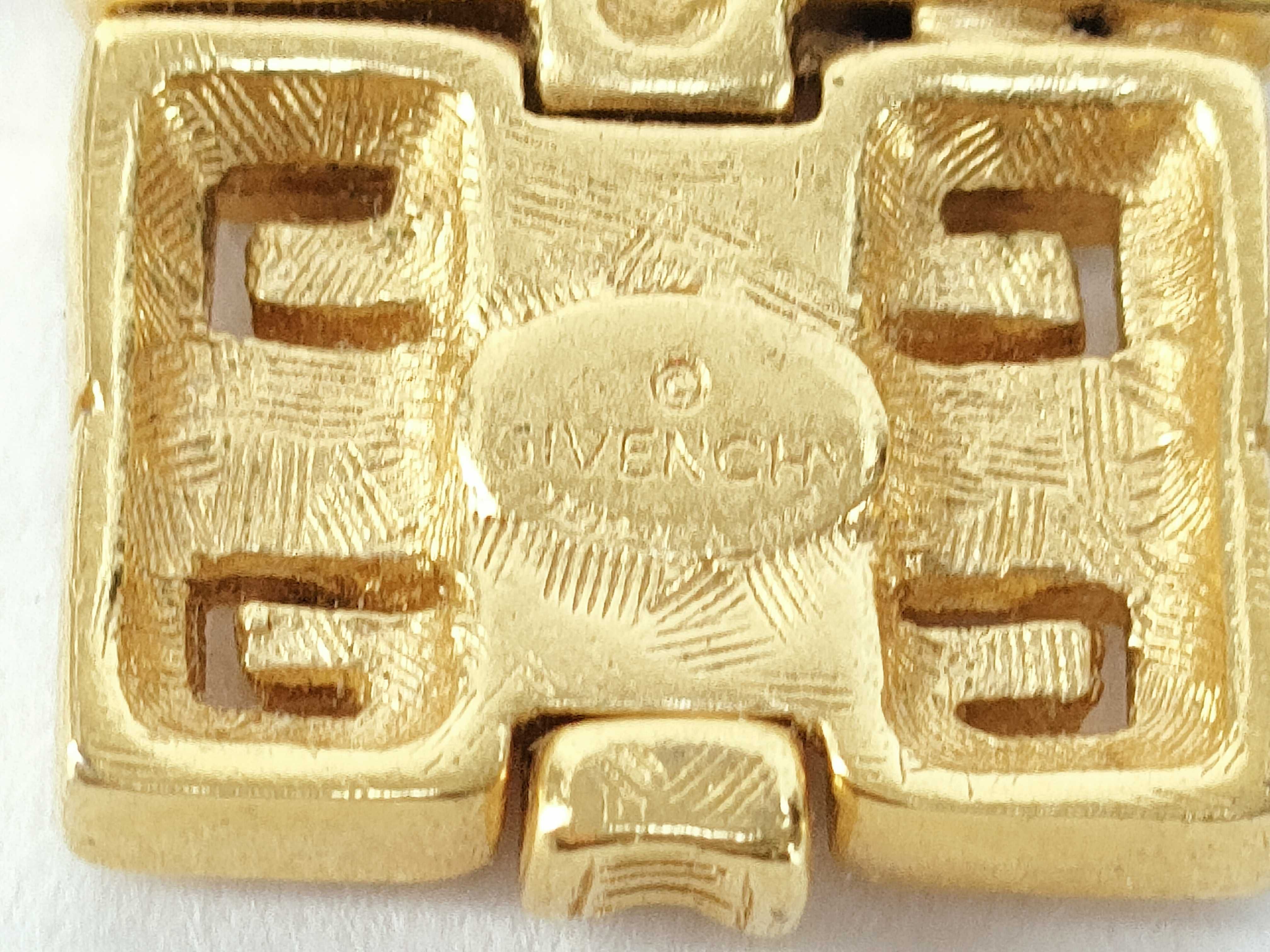 4G Logo Ribbon Gift Motif Gold Necklace — view 3