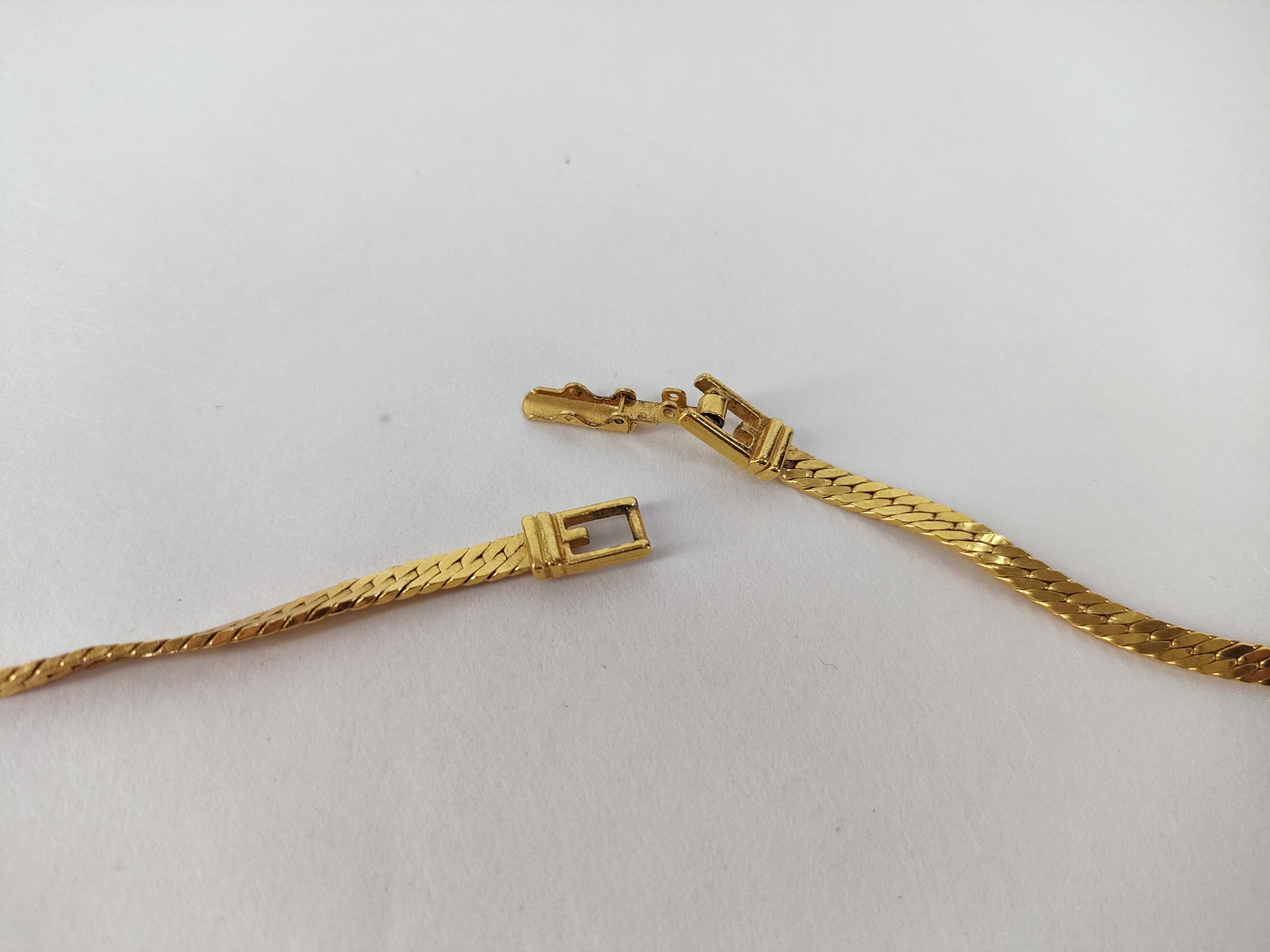 4G Logo Ribbon Gift Motif Gold Necklace — view 4