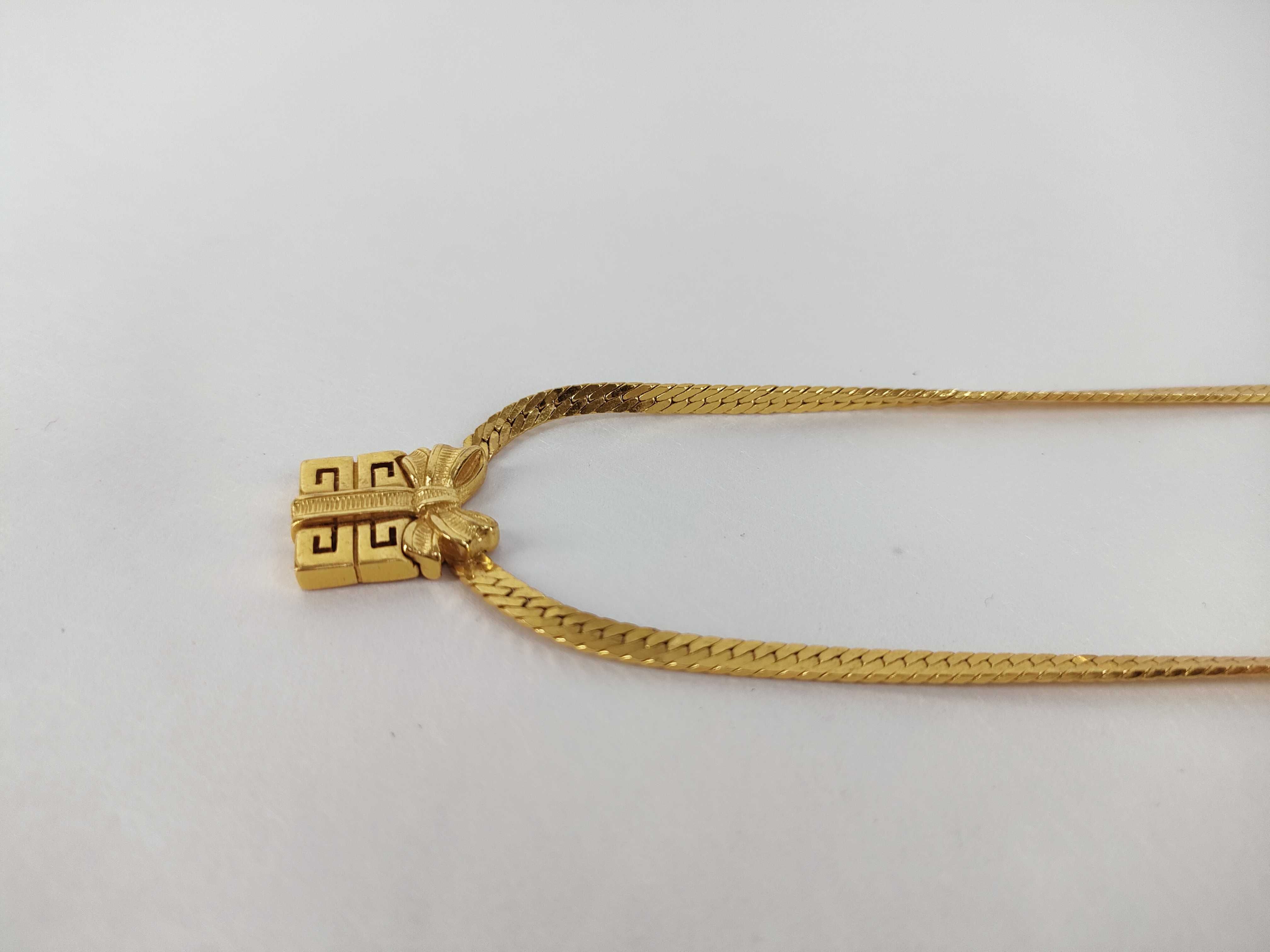 4G Logo Ribbon Gift Motif Gold Necklace — view 7