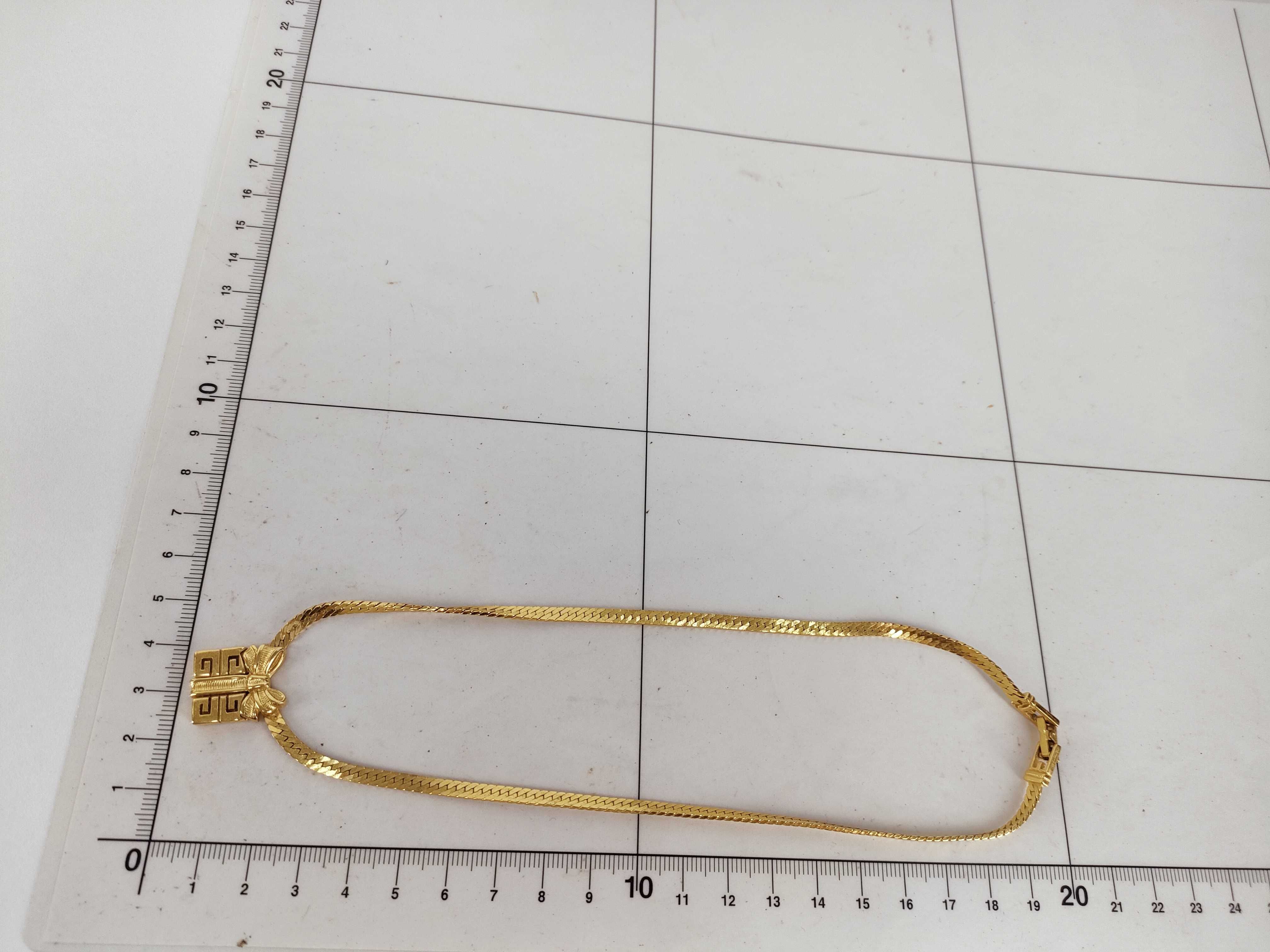 4G Logo Ribbon Gift Motif Gold Necklace — view 10