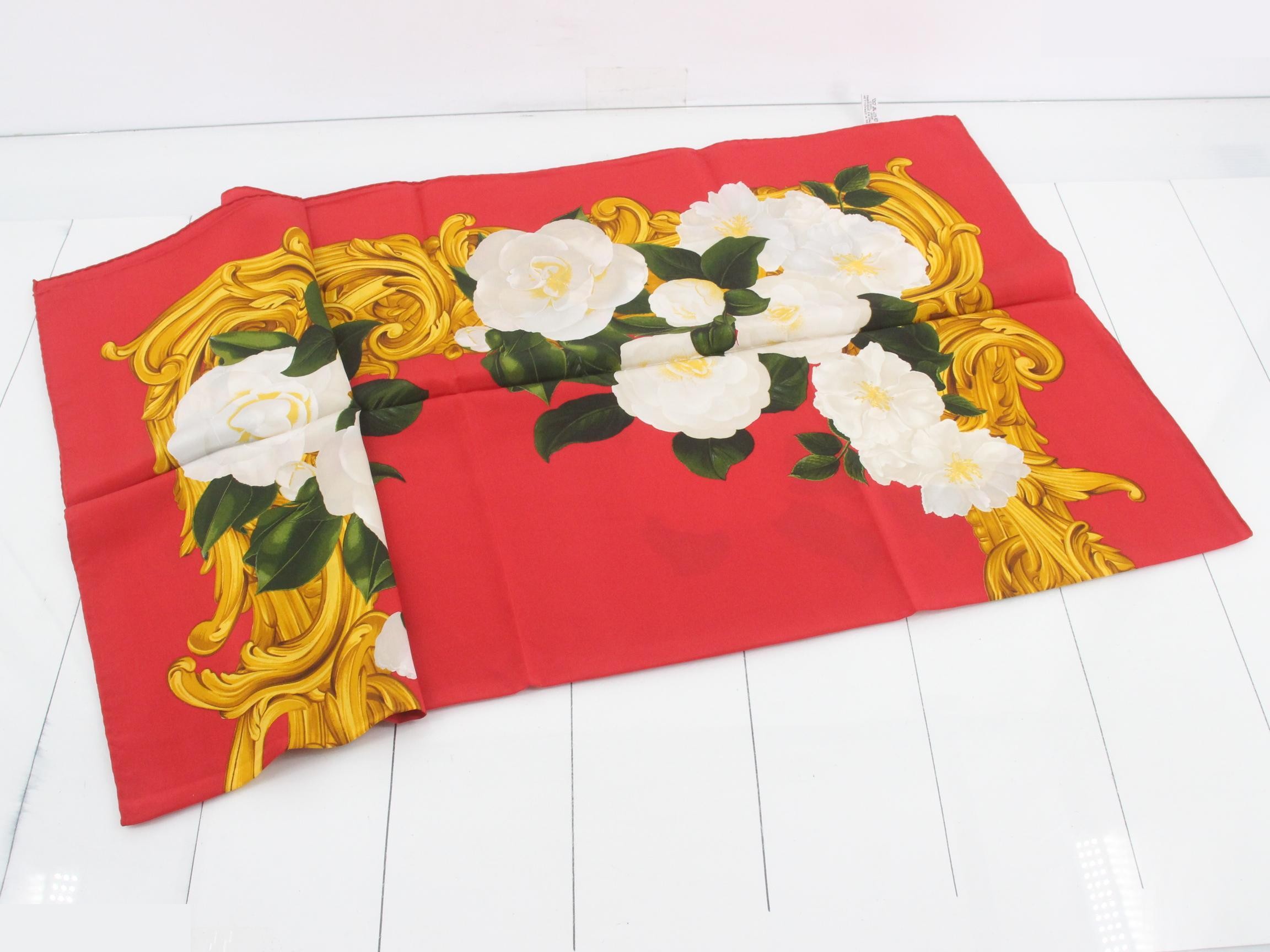 Scarf with tag — view 3