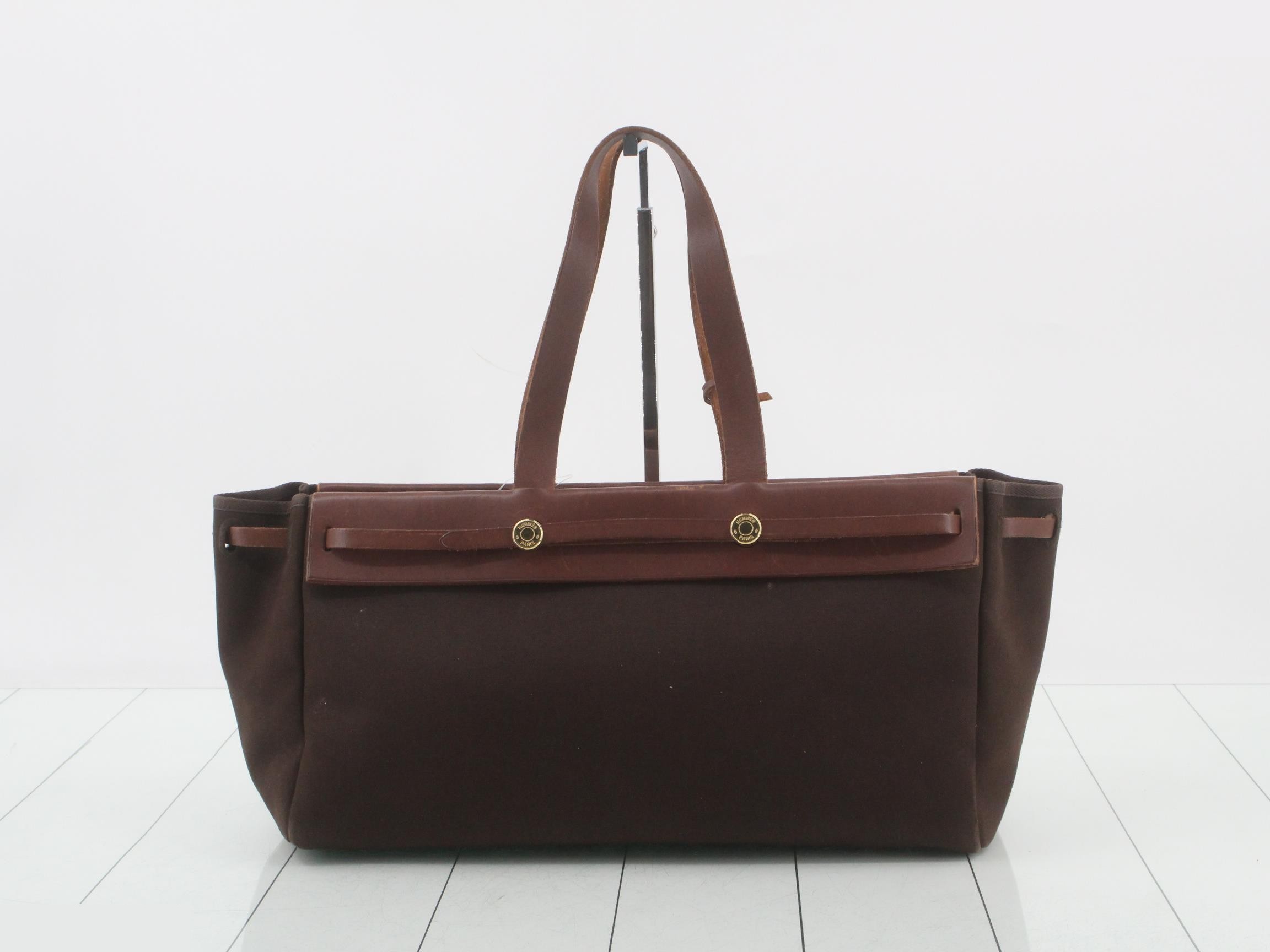 Aile bag with pouch — view 2