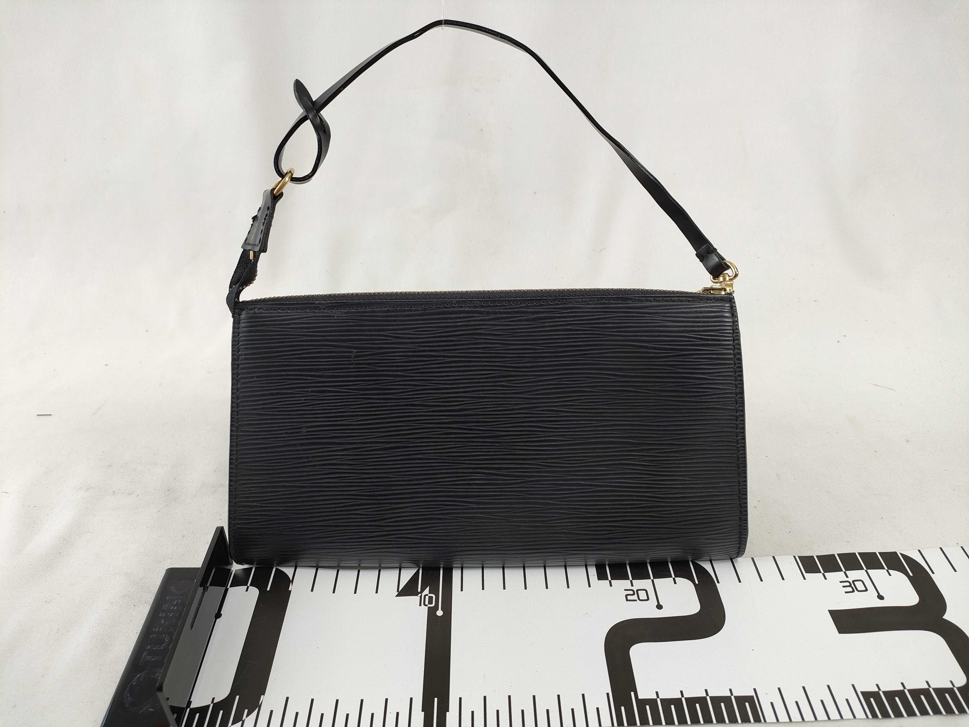 Epi Louis Vuitton Pochette Accessory Epi Noir M52952 AR0280 Handbag — view 2
