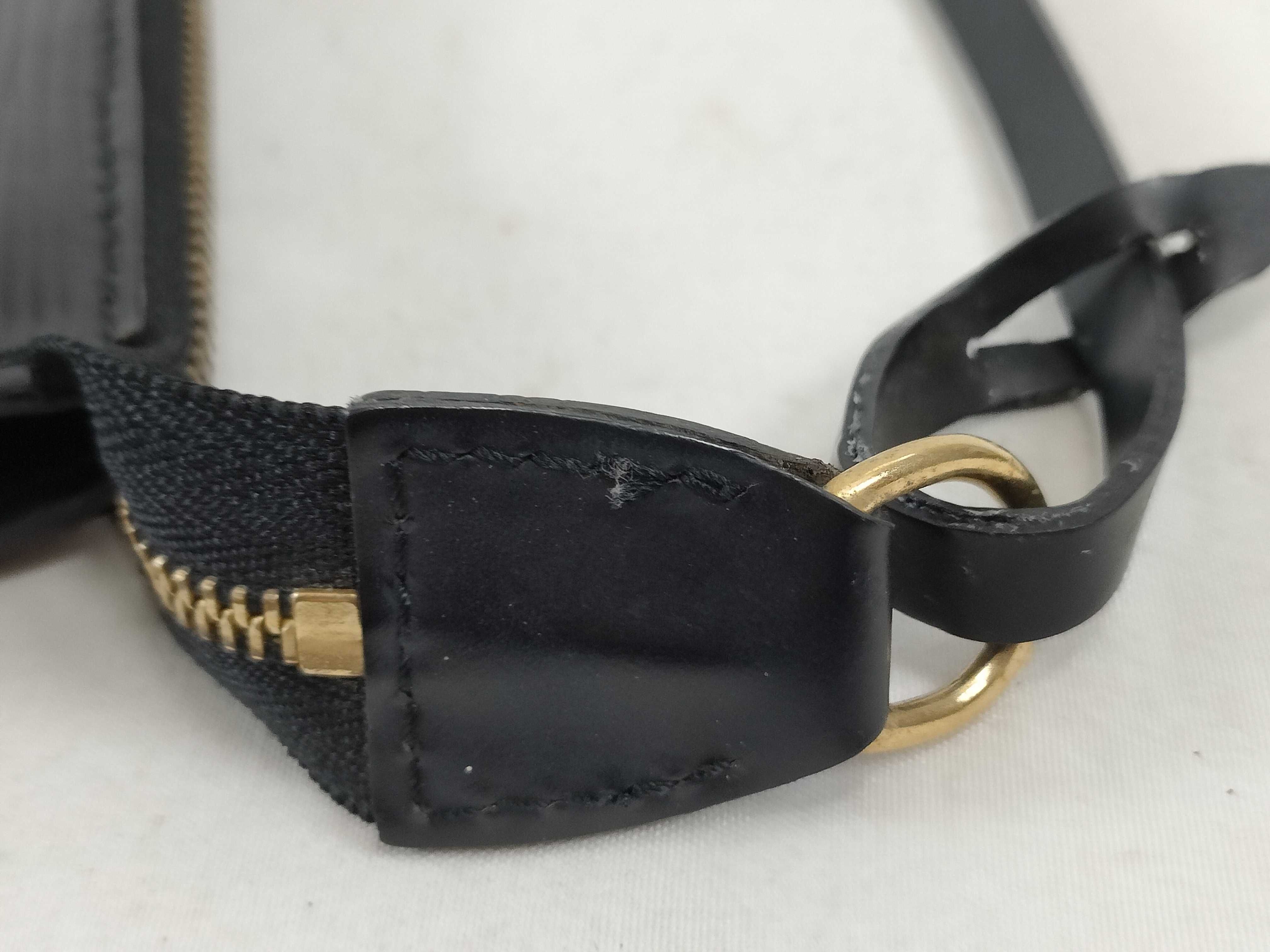 Epi Louis Vuitton Pochette Accessory Epi Noir M52952 AR0280 Handbag — view 6