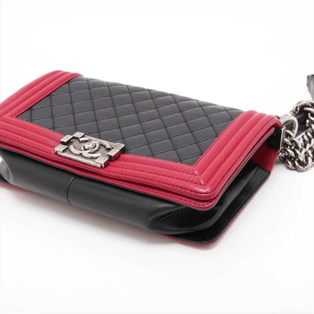 Boy Chanel 25 Lambskin Chain Shoulder Bag, Wild Stitch, Black x Red, Gunmetal Hardware, 17995361, Serial Number 17, A67086 — view 3