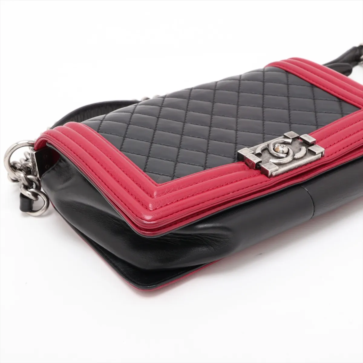 Boy Chanel 25 Lambskin Chain Shoulder Bag, Wild Stitch, Black x Red, Gunmetal Hardware, 17995361, Serial Number 17, A67086 — view 4