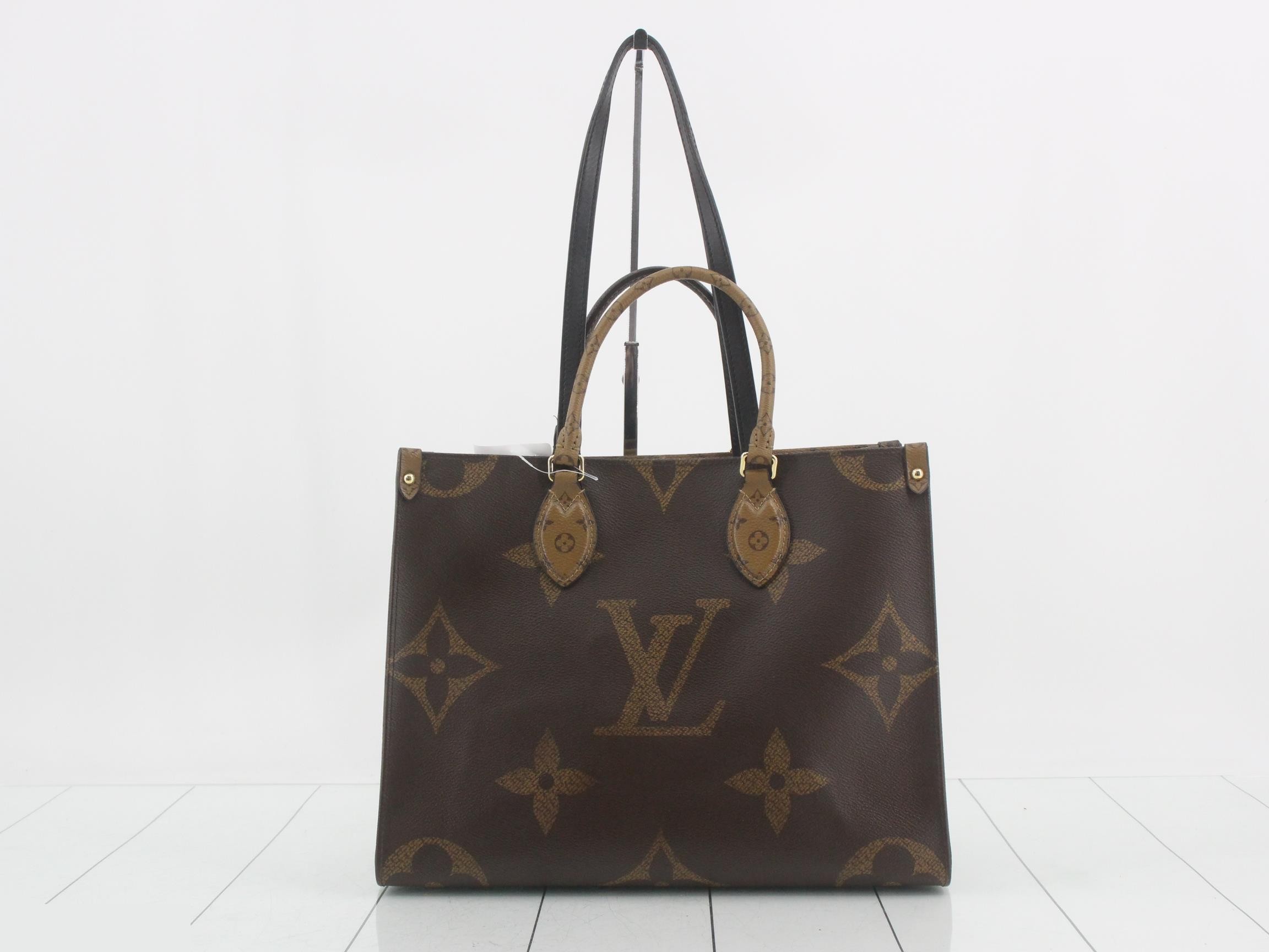 Monogram Giant Reverse OnTheGo MM 2-Way Tote Bag