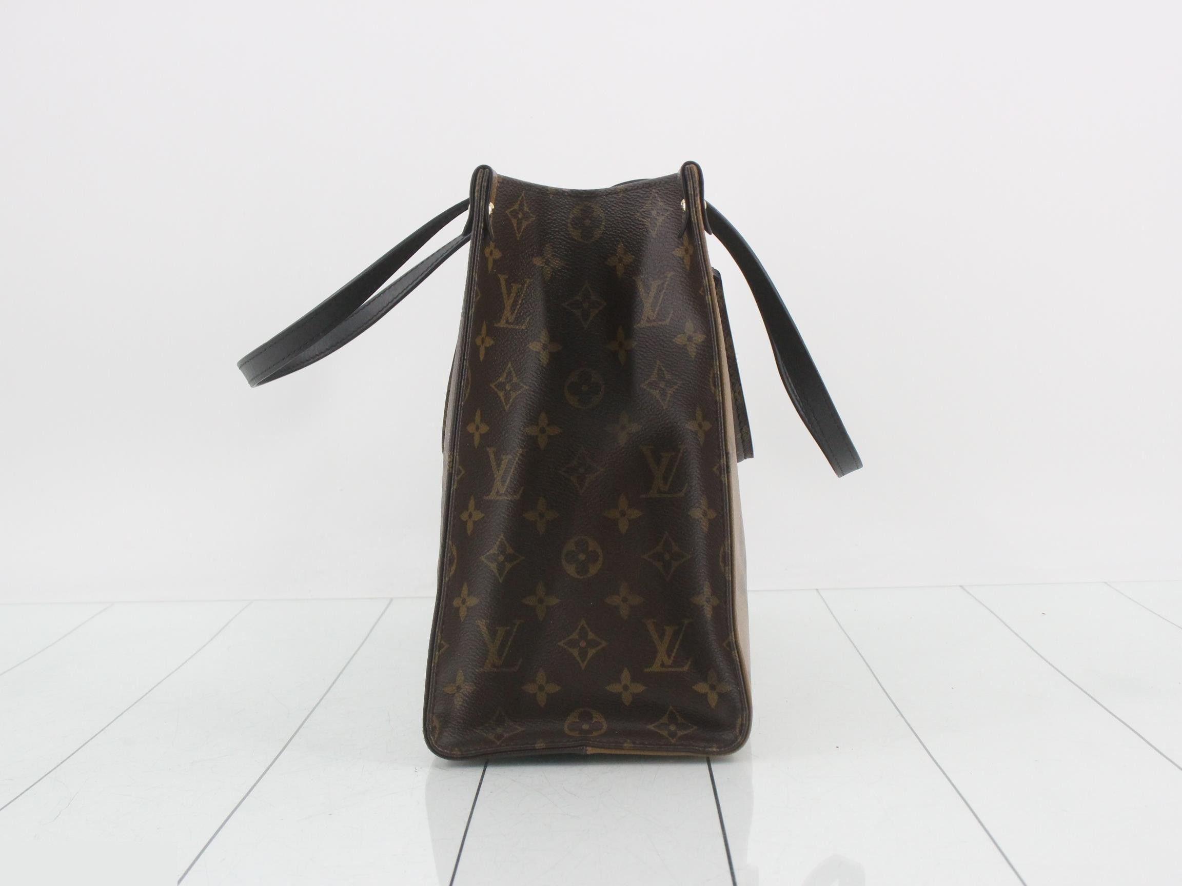 Monogram Giant Reverse OnTheGo MM 2-Way Tote Bag — view 3