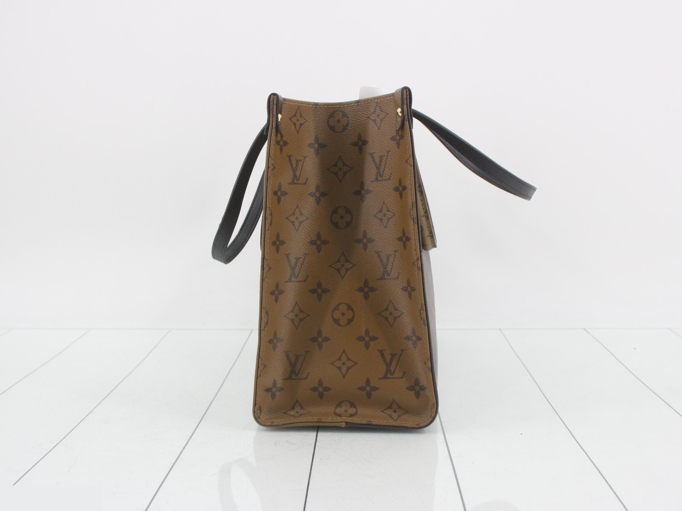Monogram Giant Reverse OnTheGo MM 2-Way Tote Bag — view 4