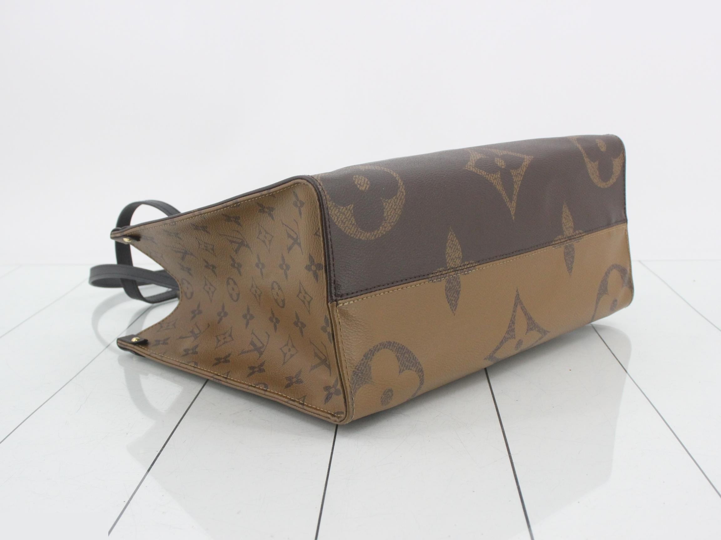 Monogram Giant Reverse OnTheGo MM 2-Way Tote Bag — view 5