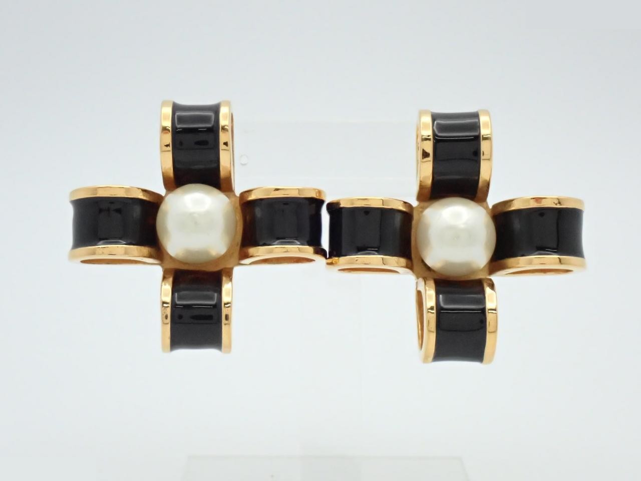 Pearl Ribbon Earrings