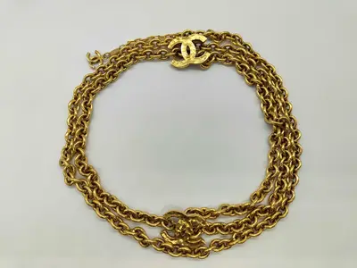 long chain necklace with round Coco mark, with original box.