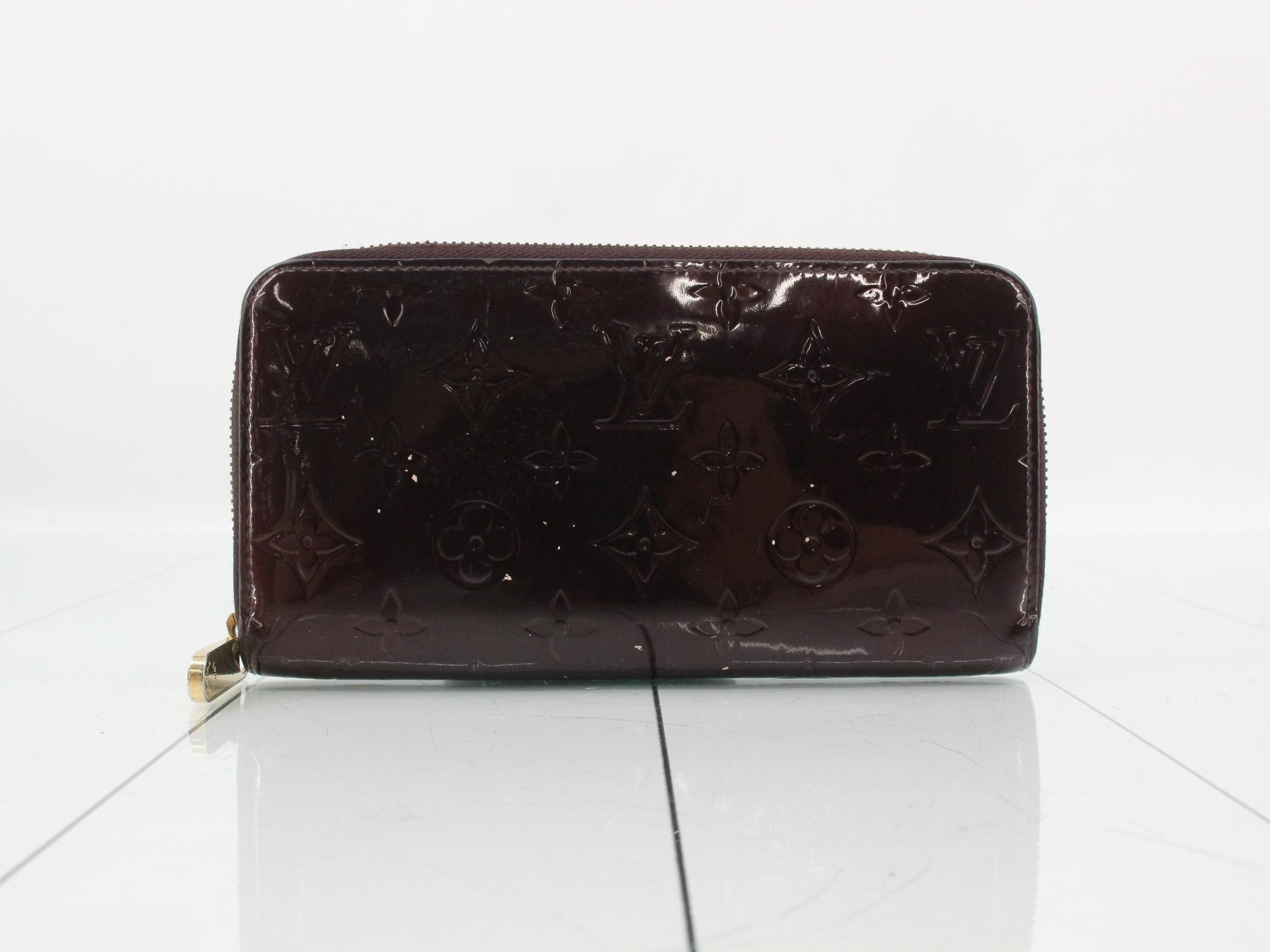 M93522 Zippy Wallet Amarant